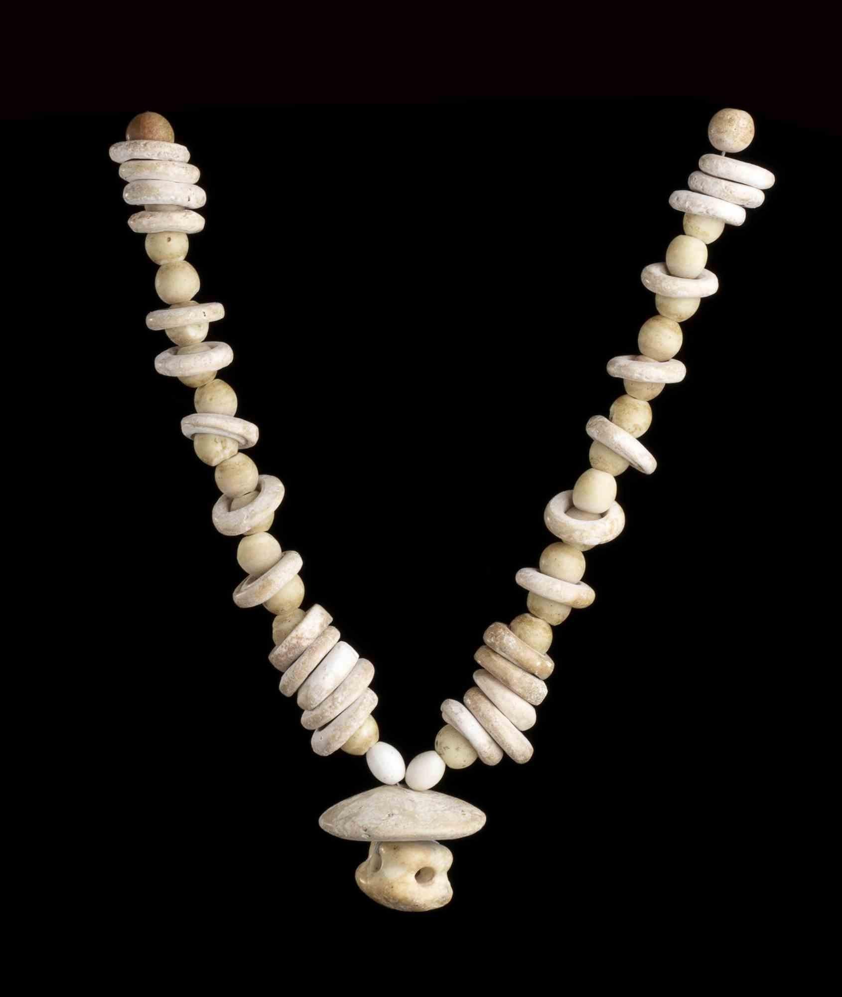 Set of five ethnic necklaces in different materials.

Provenance: Private Collection Giovanni Testori (1923-1993).
