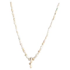 Conjunto de cinco collares étnicos de distintos materiales, principios del siglo XX