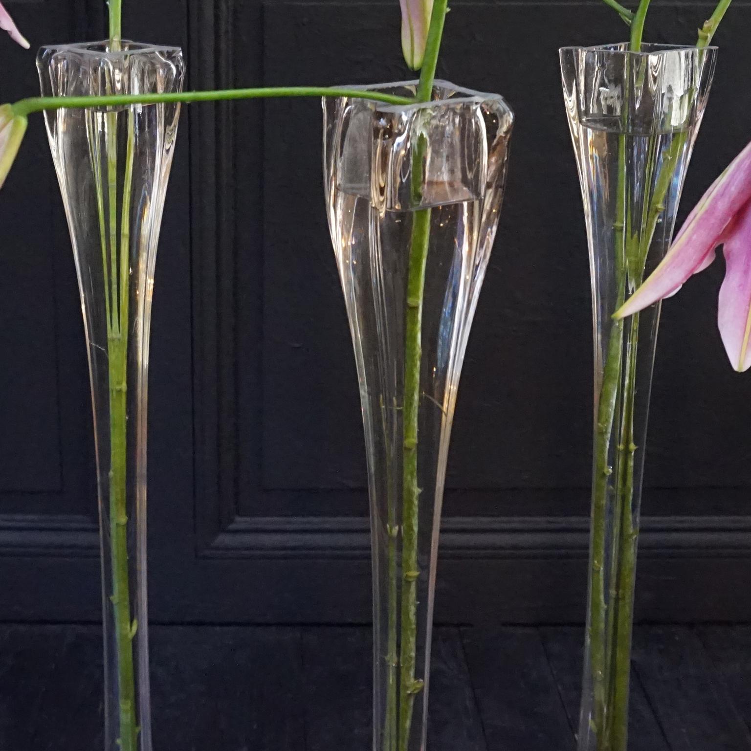 Satz von fünf extra großen französischen mundgeblasenen Lilienvasen aus rosa Glas aus dem 19. im Angebot 3
