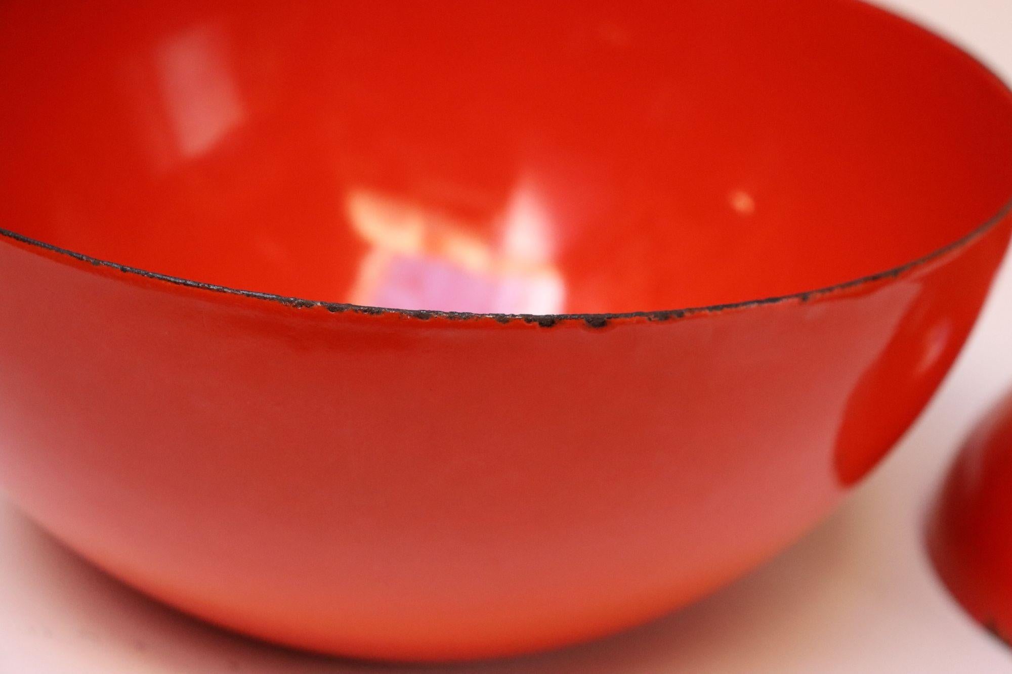 Set of Five Finnish Modern Red Enamel Nesting Bowls by Kaj Franck for Finel For Sale 3