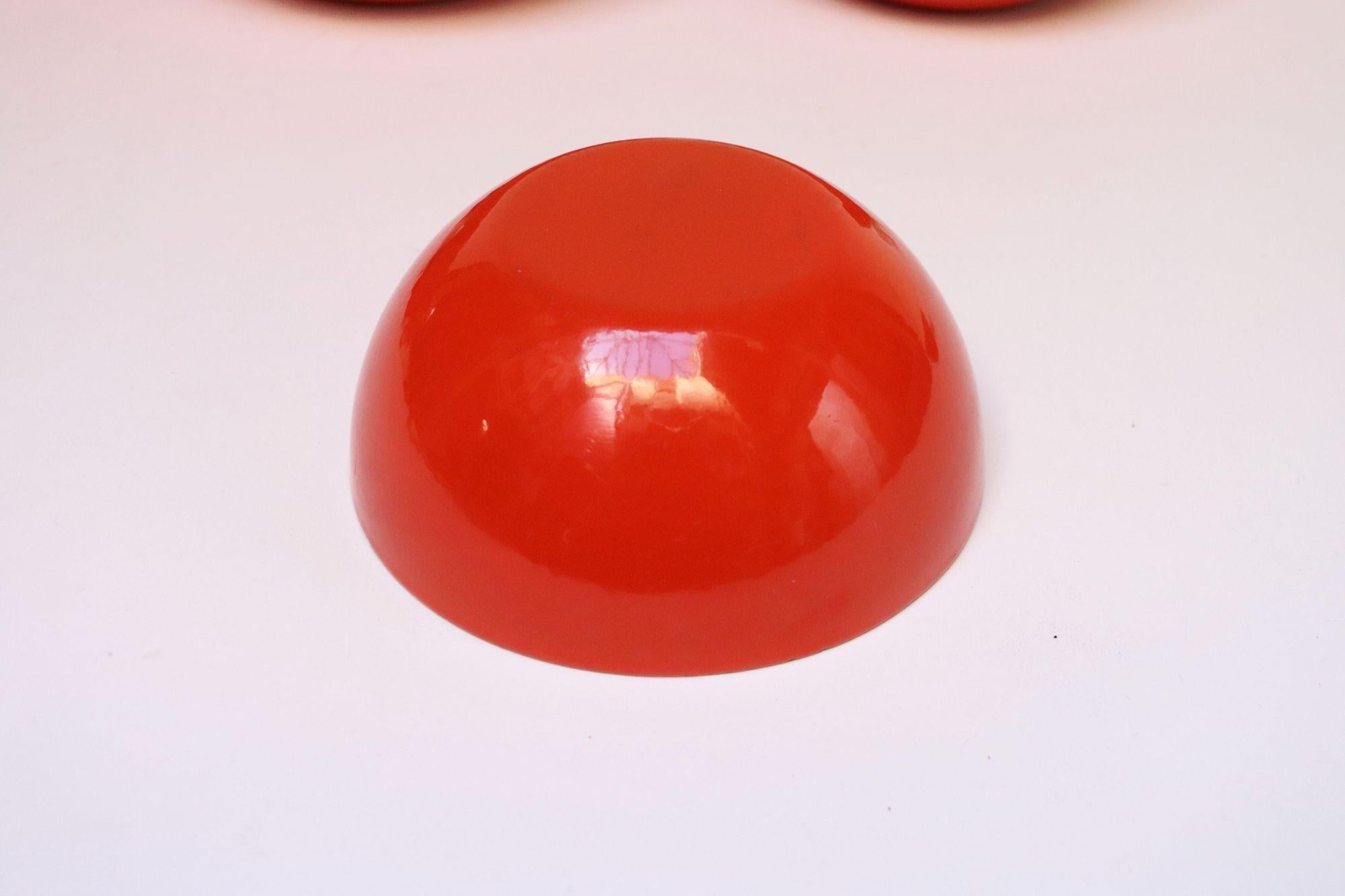Set of Five Finnish Modern Red Enamel Nesting Bowls by Kaj Franck for Finel For Sale 4