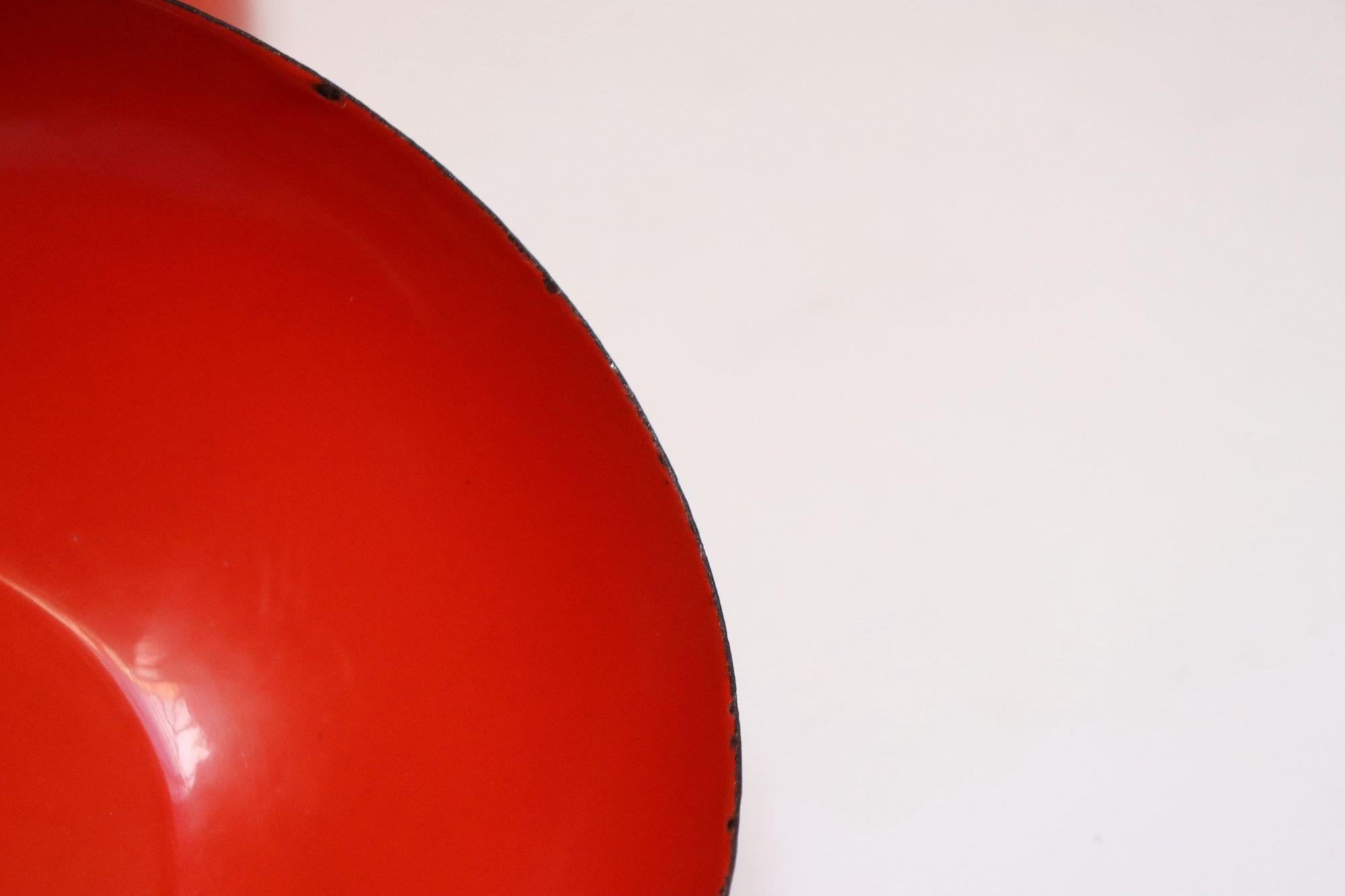 Set of Five Finnish Modern Red Enamel Nesting Bowls by Kaj Franck for Finel For Sale 11