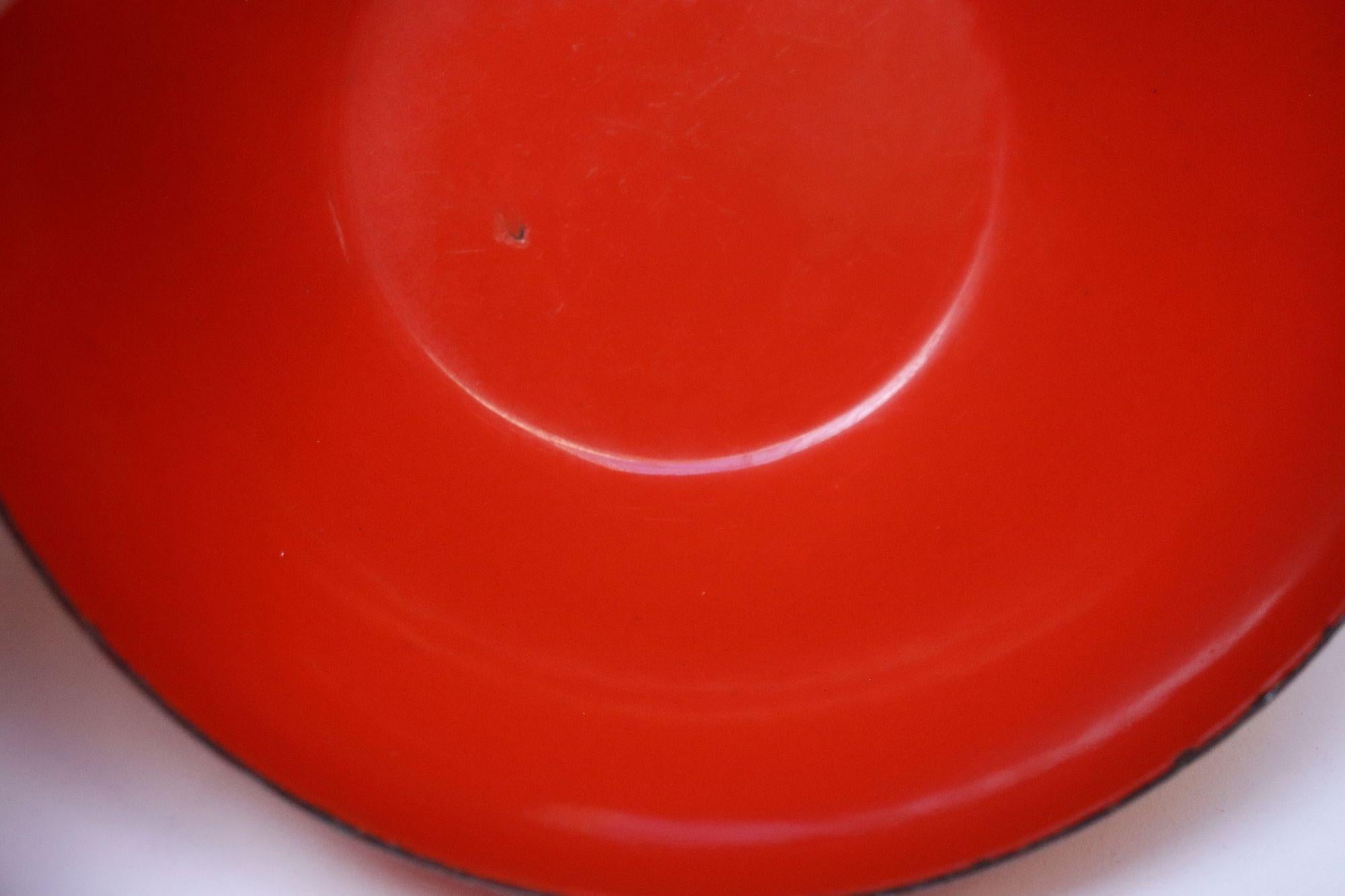 Set of Five Finnish Modern Red Enamel Nesting Bowls by Kaj Franck for Finel For Sale 12