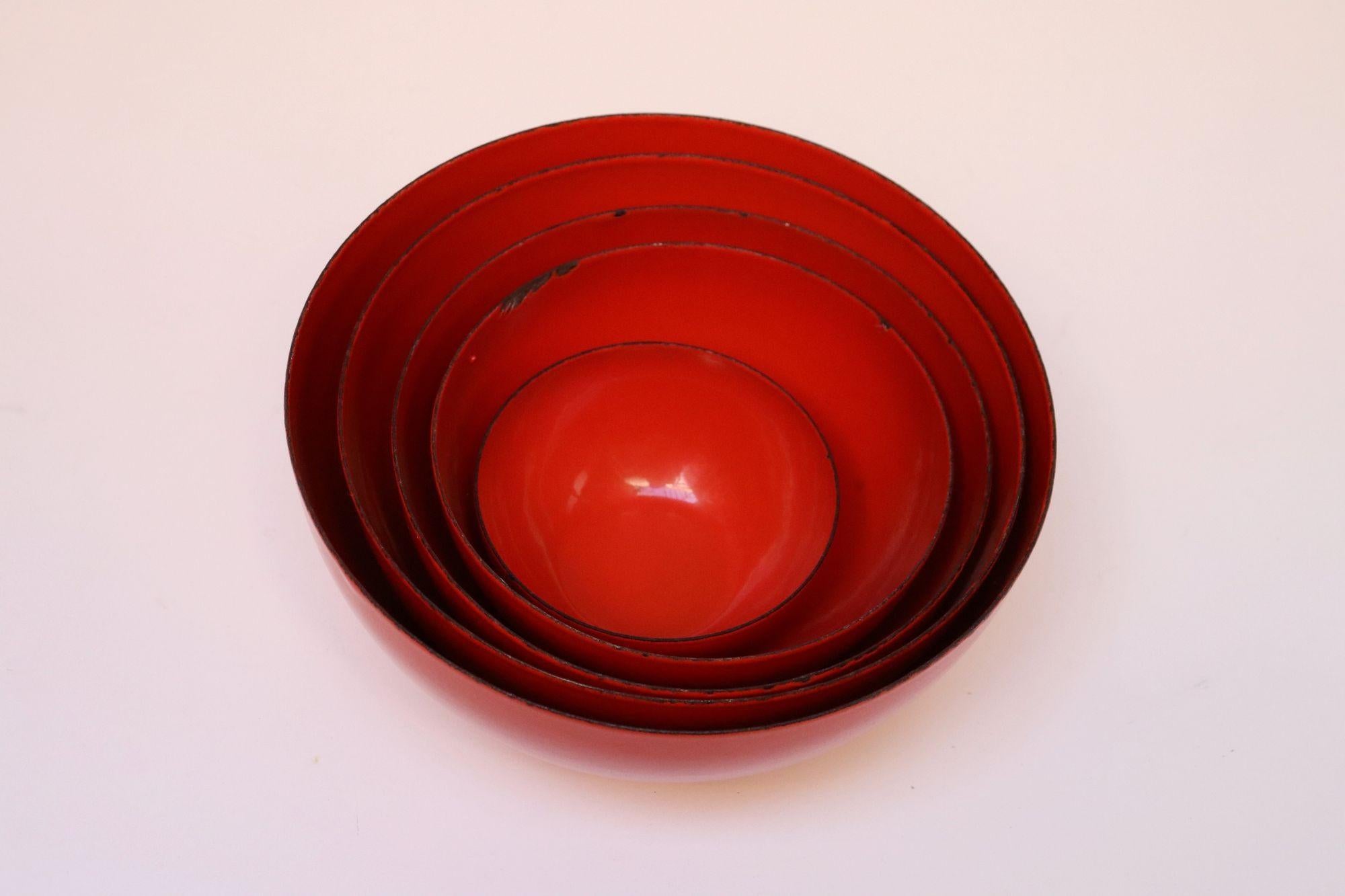 Set of Five Finnish Modern Red Enamel Nesting Bowls by Kaj Franck for Finel In Fair Condition For Sale In Brooklyn, NY
