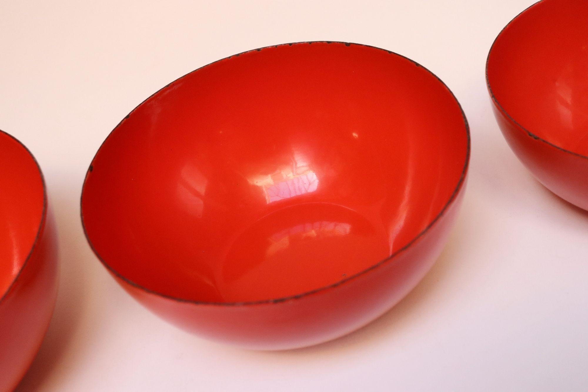 Set of Five Finnish Modern Red Enamel Nesting Bowls by Kaj Franck for Finel For Sale 2