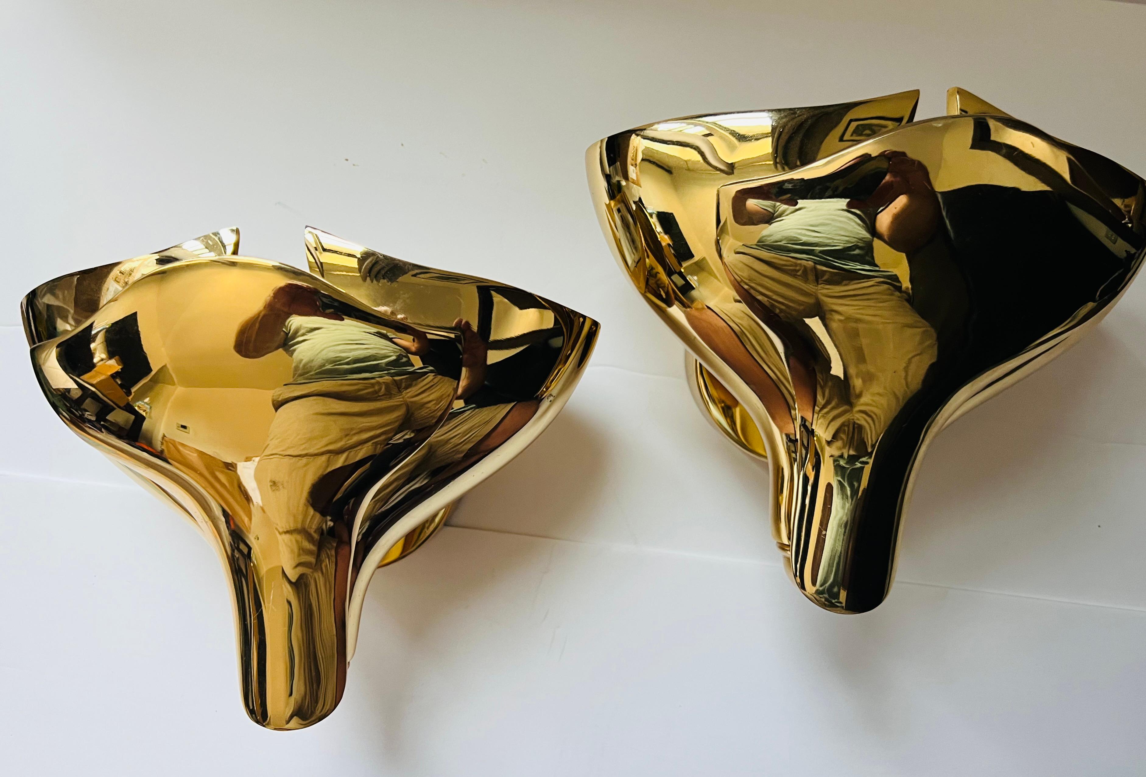 Set von fünf italienischen Wandleuchten aus polierter Bronze von Fratelli Martini aus dem Jahr 1980 (Postmoderne) im Angebot
