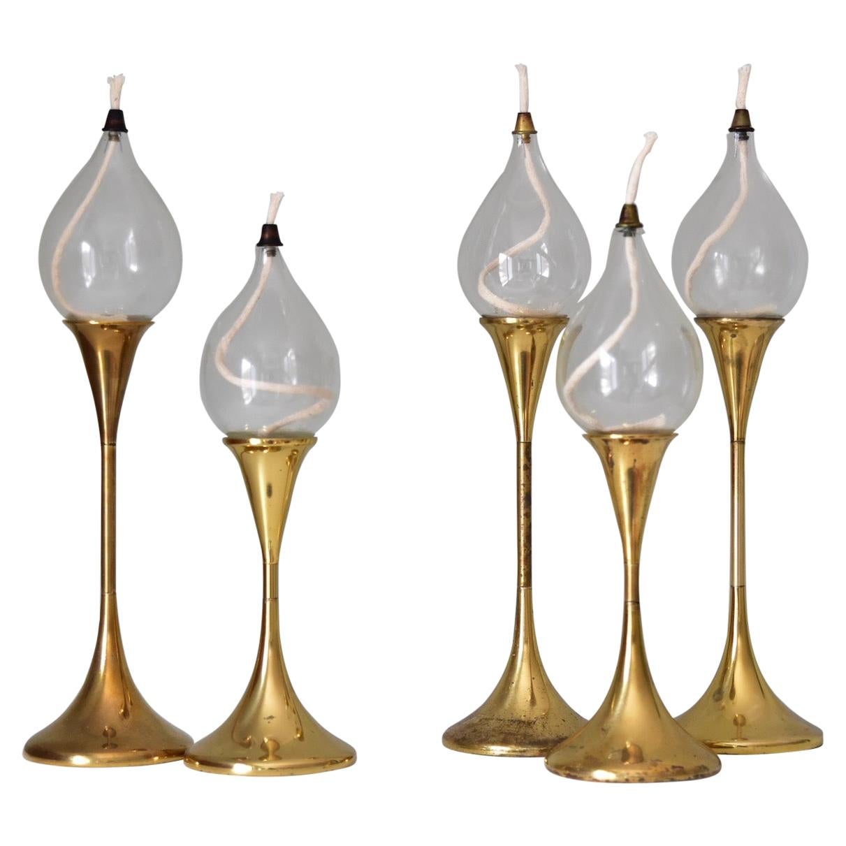 Ensemble de cinq lampes à huile Freddie Andersen en forme de gouttes transparentes avec bougeoir en laiton, Danemark