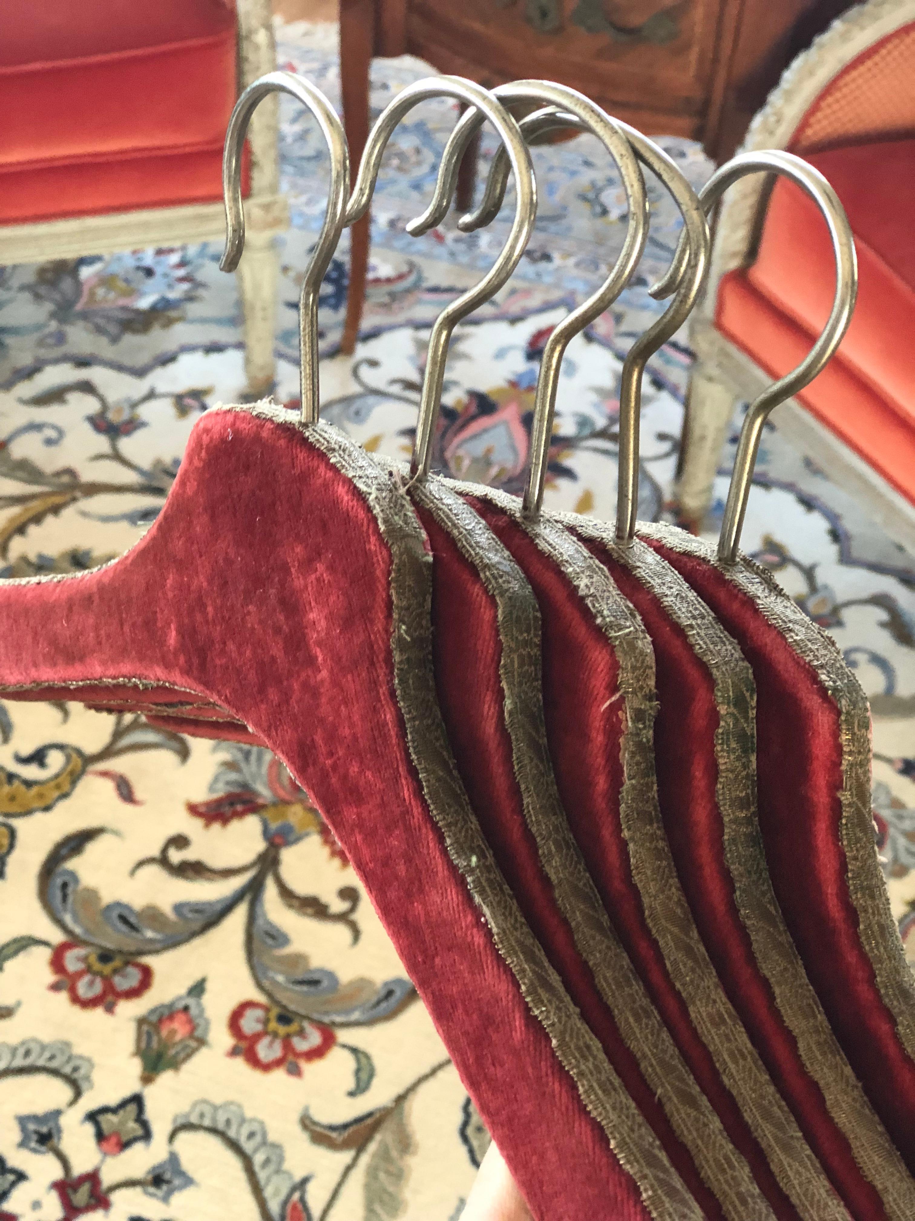 Five clothes hangers in red velvet with golden details. Very good condition. 
France, circa 1920.