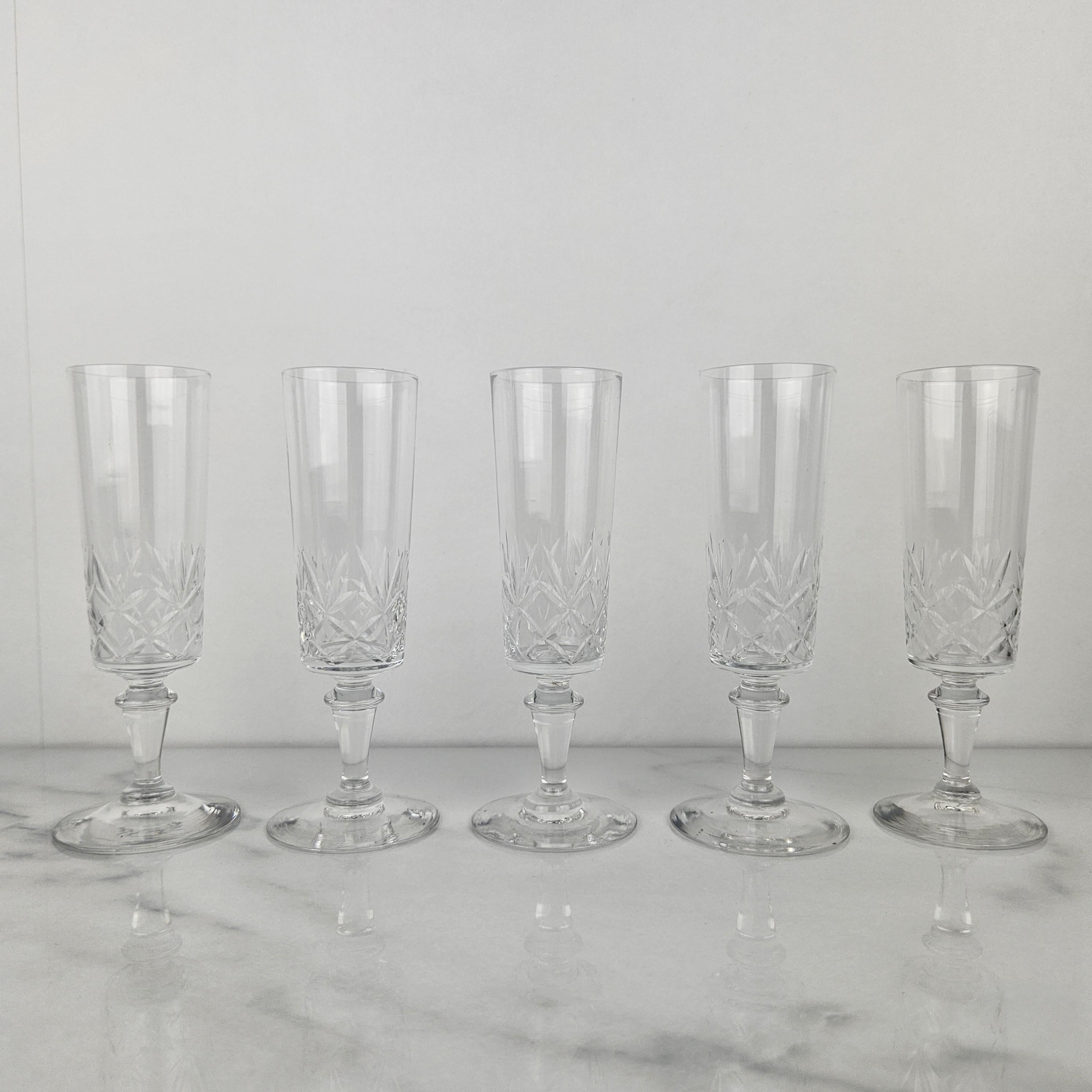 Romantico Set di cinque flûte da champagne francesi in vetro di cristallo, 1890 ca. 1890 in vendita