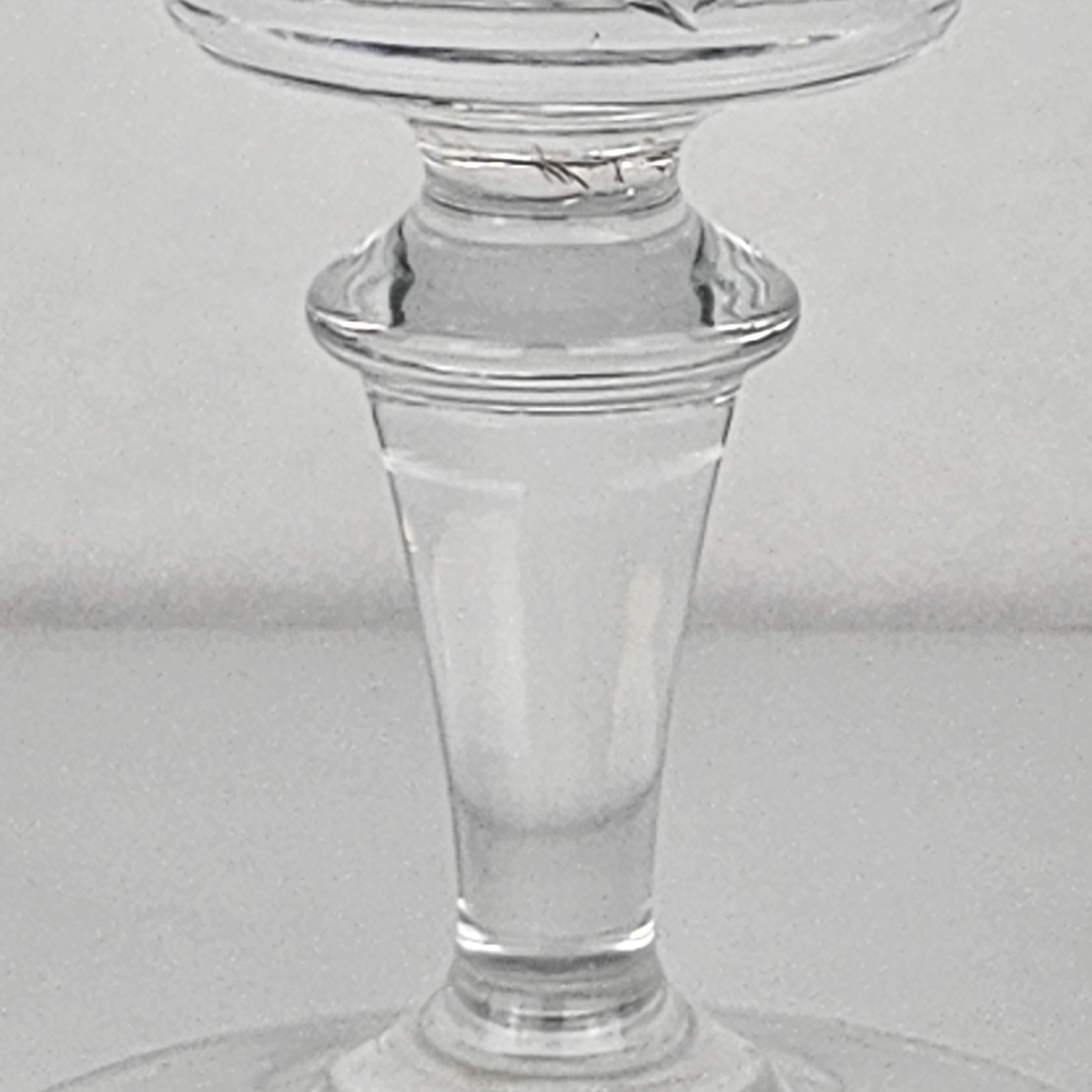 Set di cinque flûte da champagne francesi in vetro di cristallo, 1890 ca. 1890 In condizioni buone in vendita a Oud Beijerland, NL