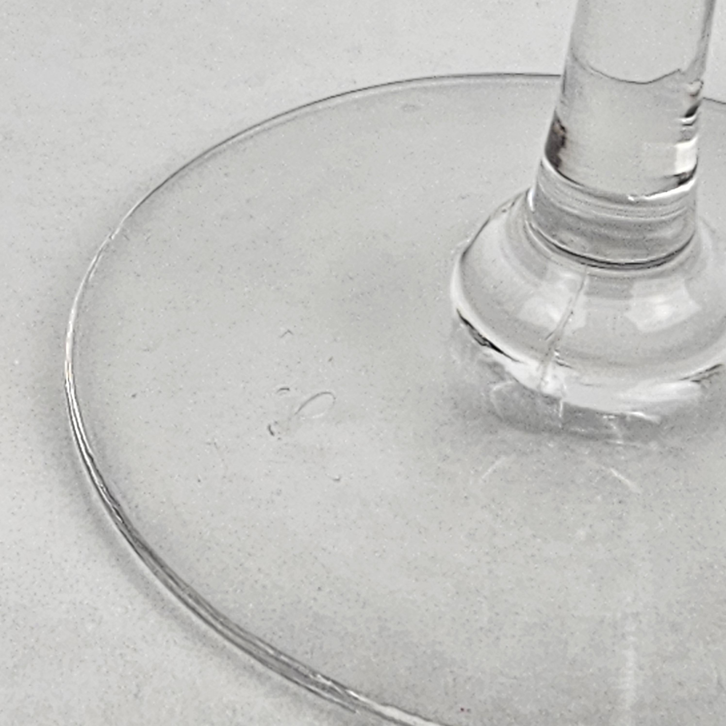 Ensemble de cinq flûtes à champagne françaises en verre, vers 1890 en vente 2