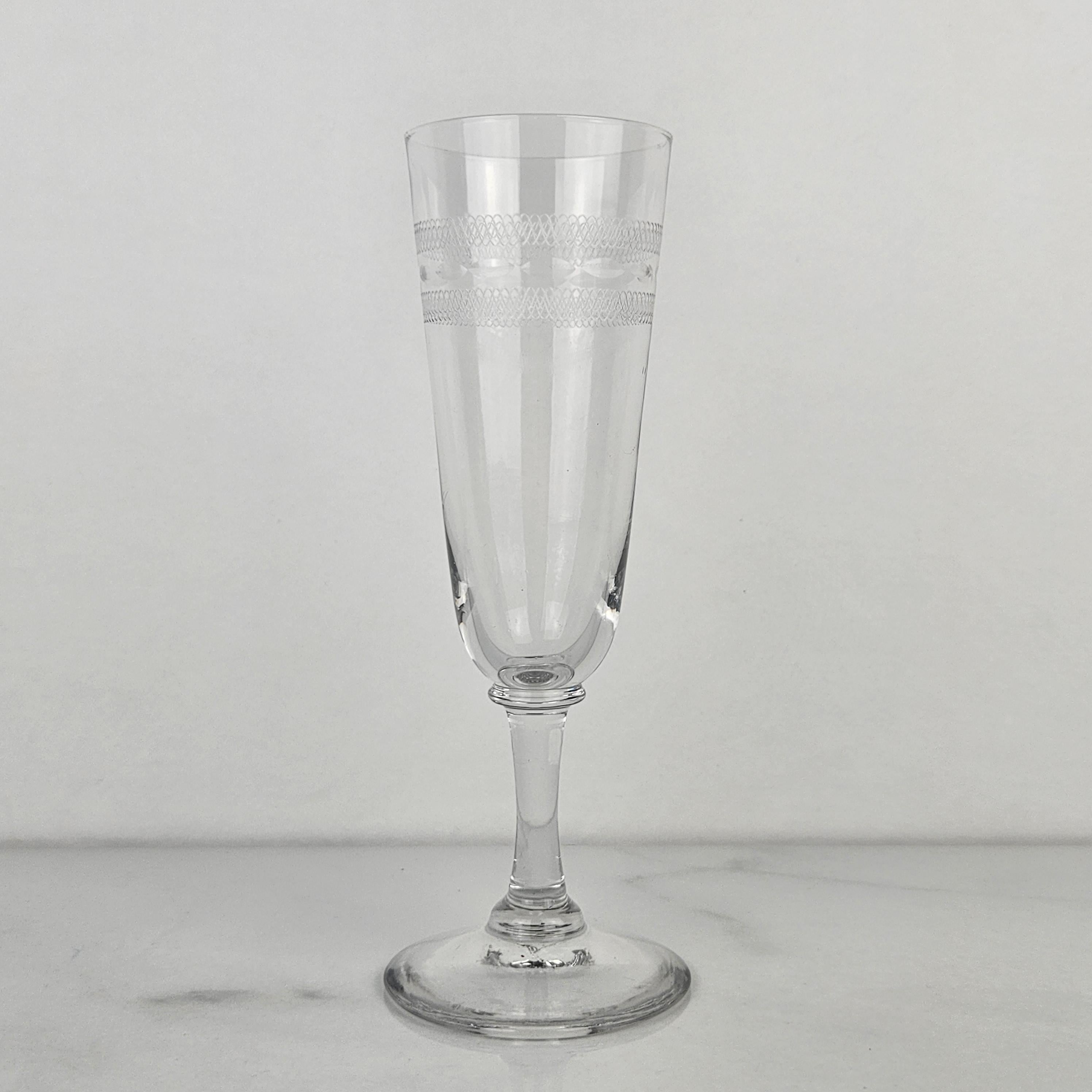 Français Ensemble de cinq flûtes à champagne françaises en verre, vers 1890 en vente