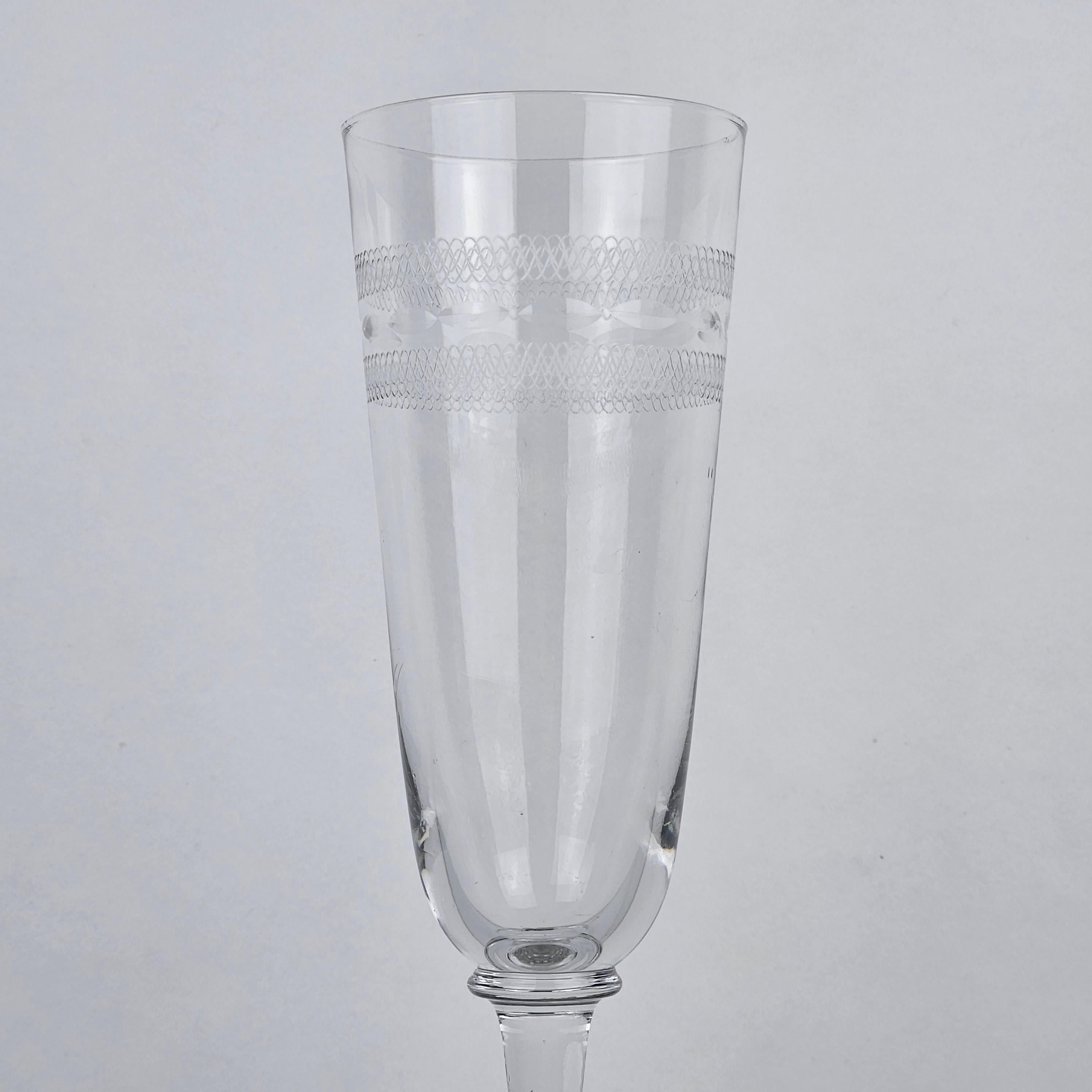 Fait main Ensemble de cinq flûtes à champagne françaises en verre, vers 1890 en vente