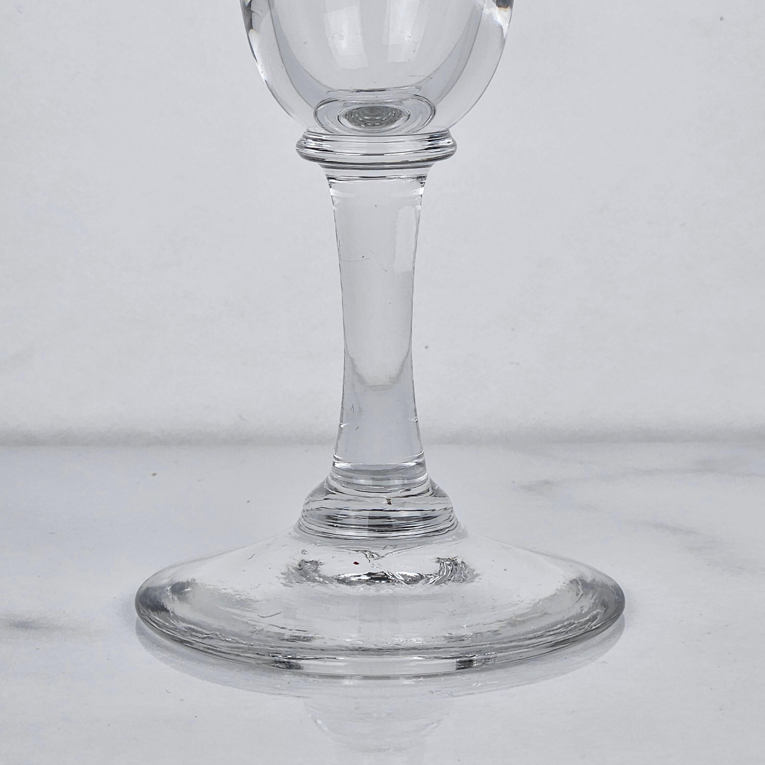 Ensemble de cinq flûtes à champagne françaises en verre, vers 1890 Bon état - En vente à Oud Beijerland, NL