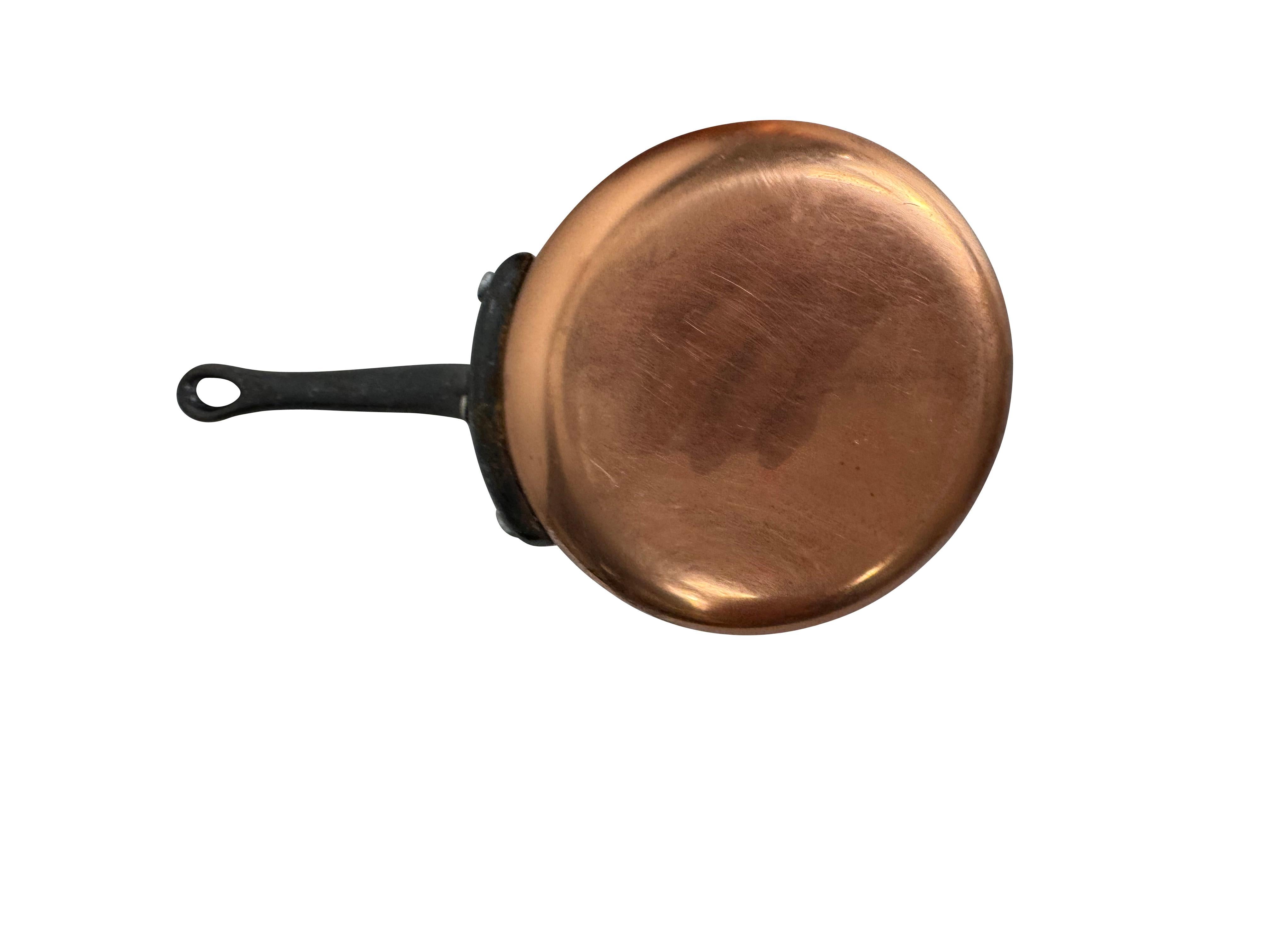 Set of Five French Graduated Copper Saucepans In Good Condition In Essex, MA