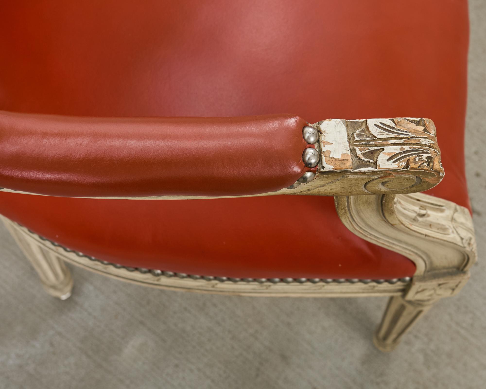 Naugahyde Ensemble de cinq chaises de salle à manger françaises peintes de style Louis XVI en vente