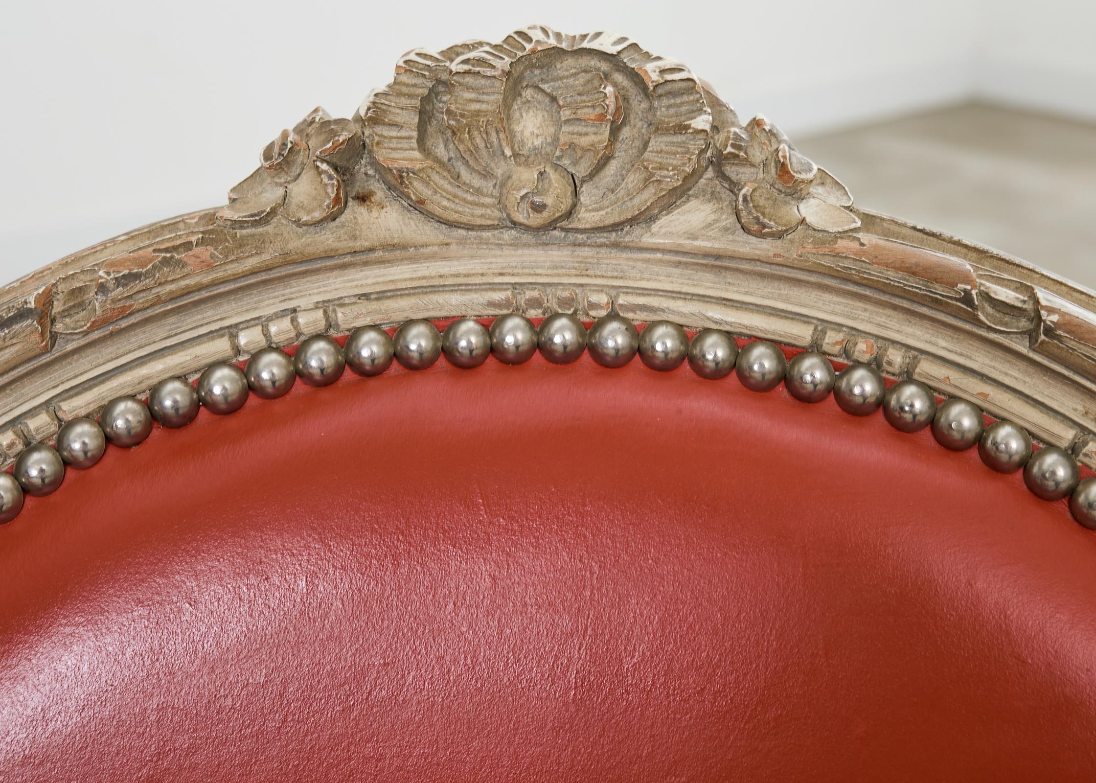 Ensemble de cinq chaises de salle à manger françaises peintes de style Louis XVI en vente 2