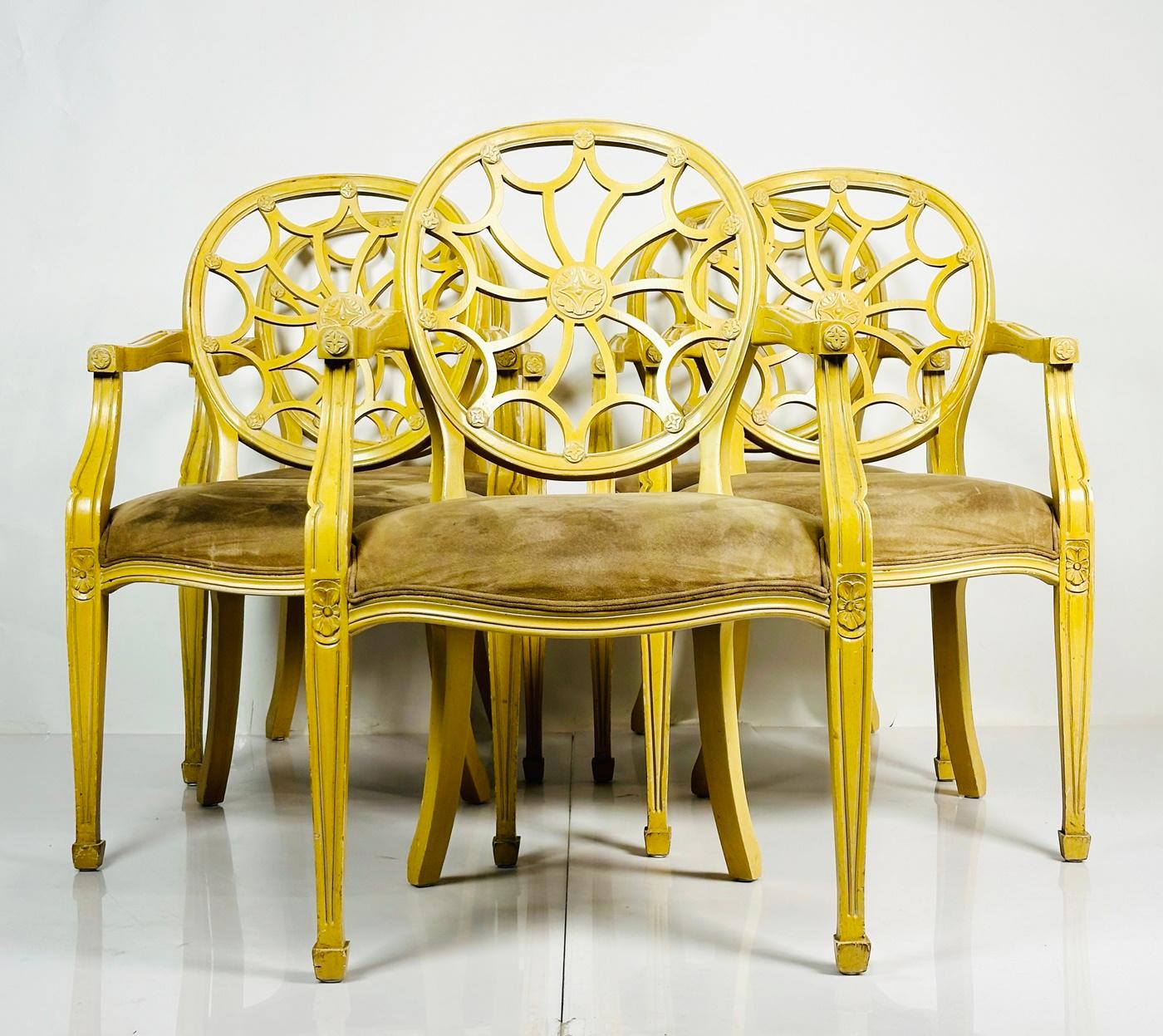 Satz von fünf Sesseln im Stil von George III mit Radrücken aus braunem Wildleder. (George III.) im Angebot