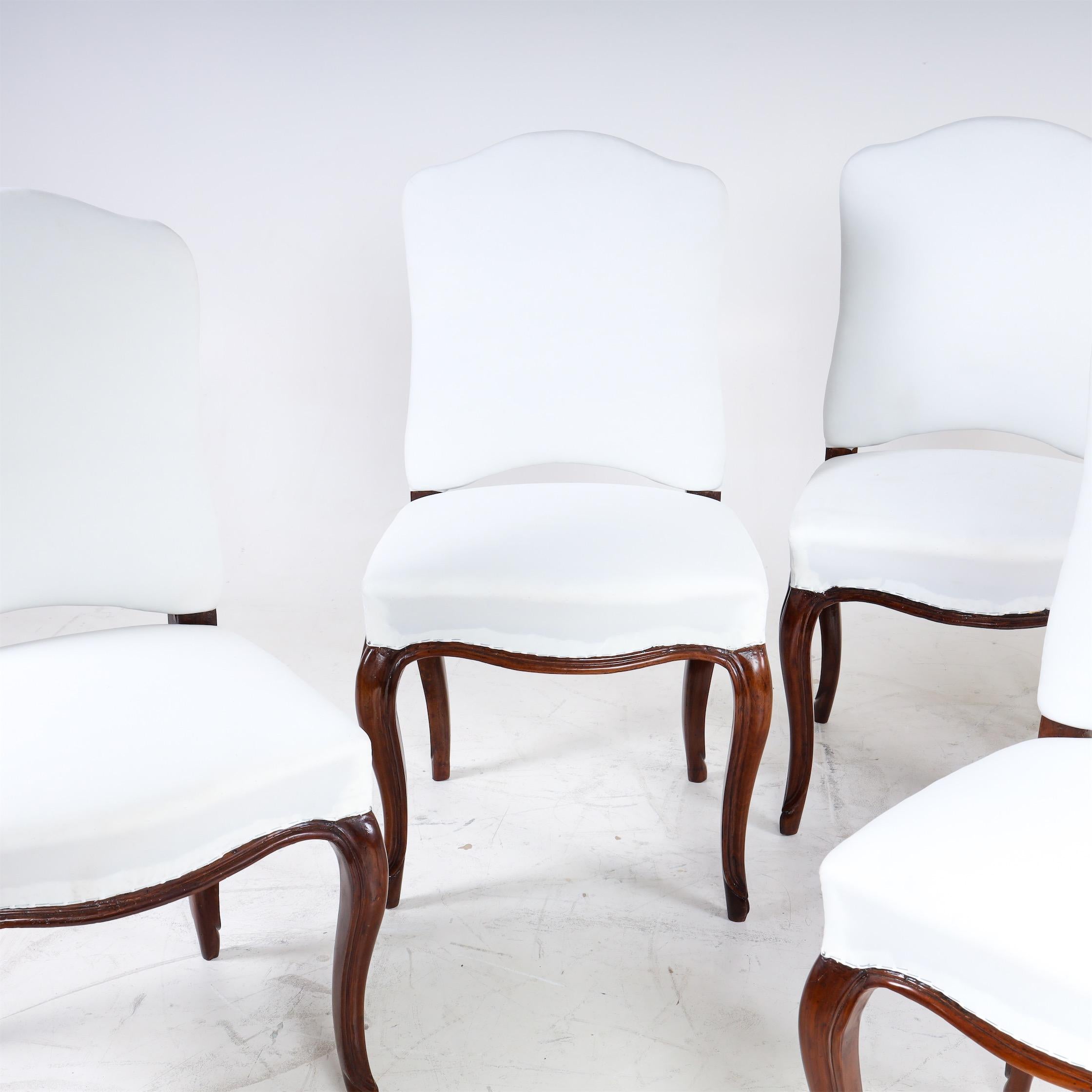 Ensemble de cinq chaises baroques italiennes, 18ème siècle Bon état - En vente à Greding, DE