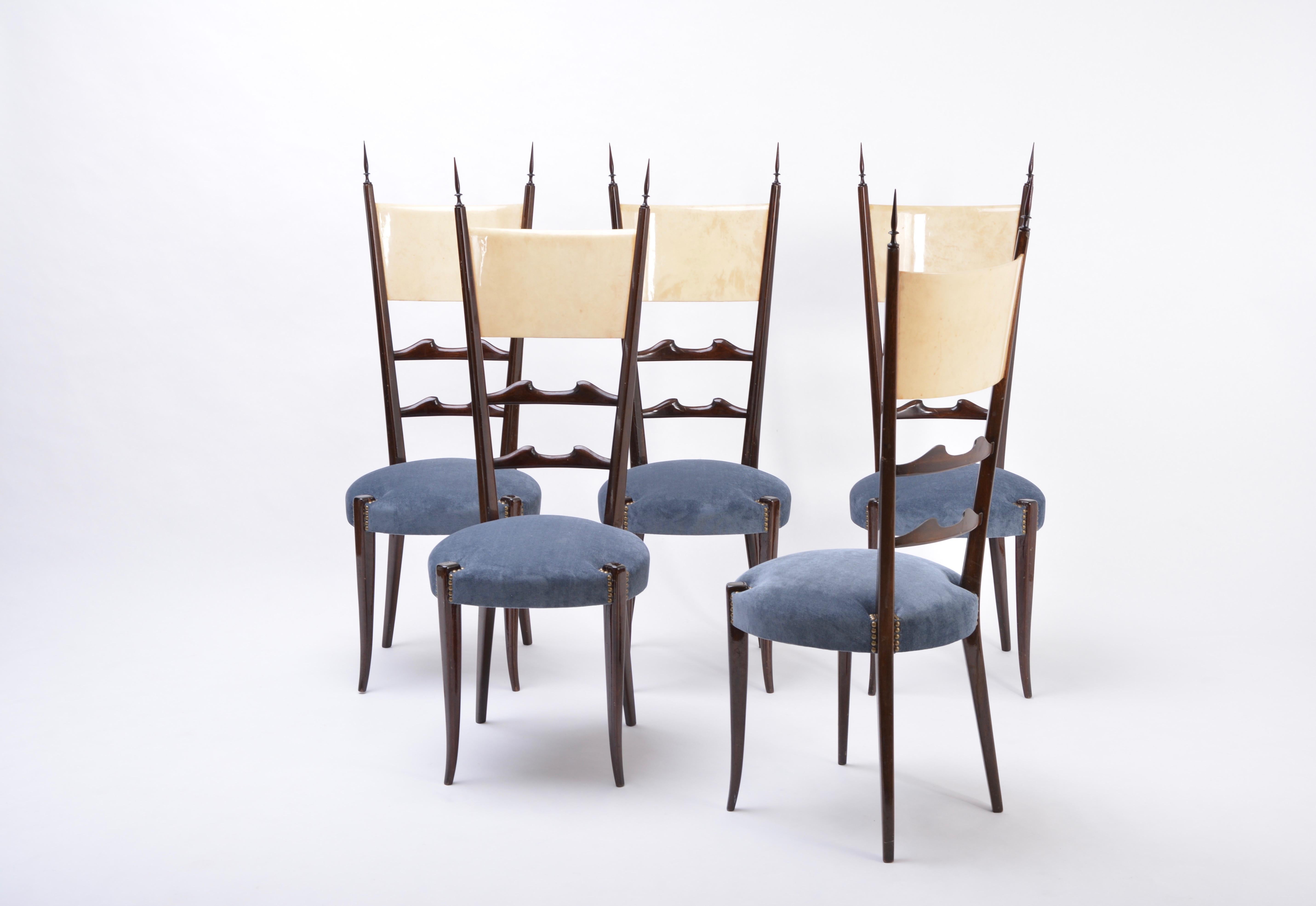 Set of five Italian Mid-Century Modern high back dining chairs by Aldo Tura In Good Condition For Sale In Berlin, DE