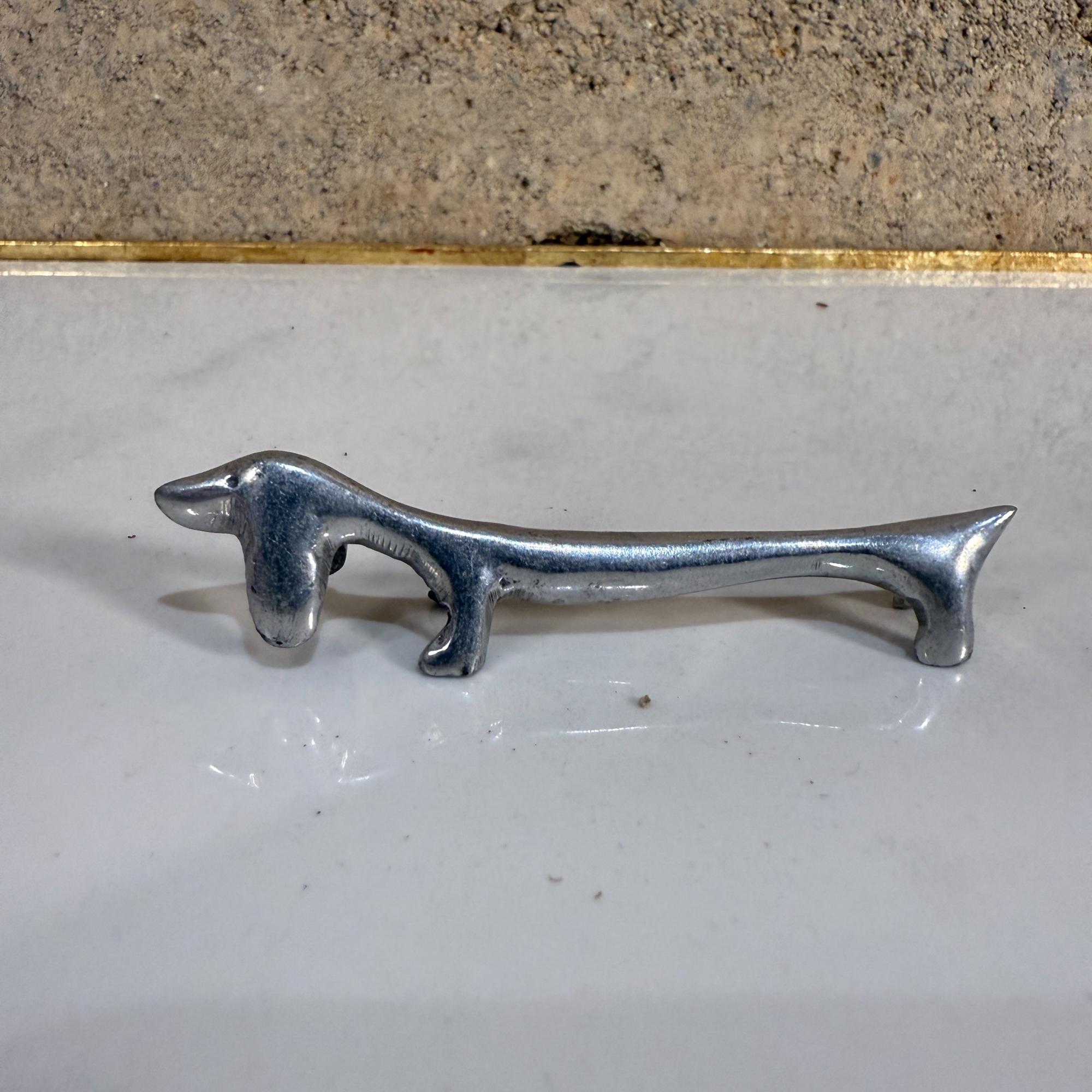 Mid-Century Modern Set of Five Italian Vintage Silver-Plated Dachshund Dog Knife Rest Mid-Century (Repose-couteau en forme de teckel) en vente