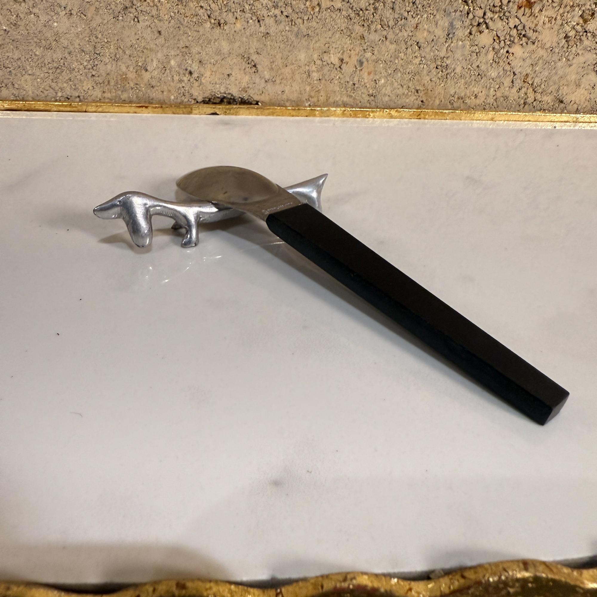 Set of Five Italian Vintage Silver-Plated Dachshund Dog Knife Rest Mid-Century (Repose-couteau en forme de teckel) en vente 1