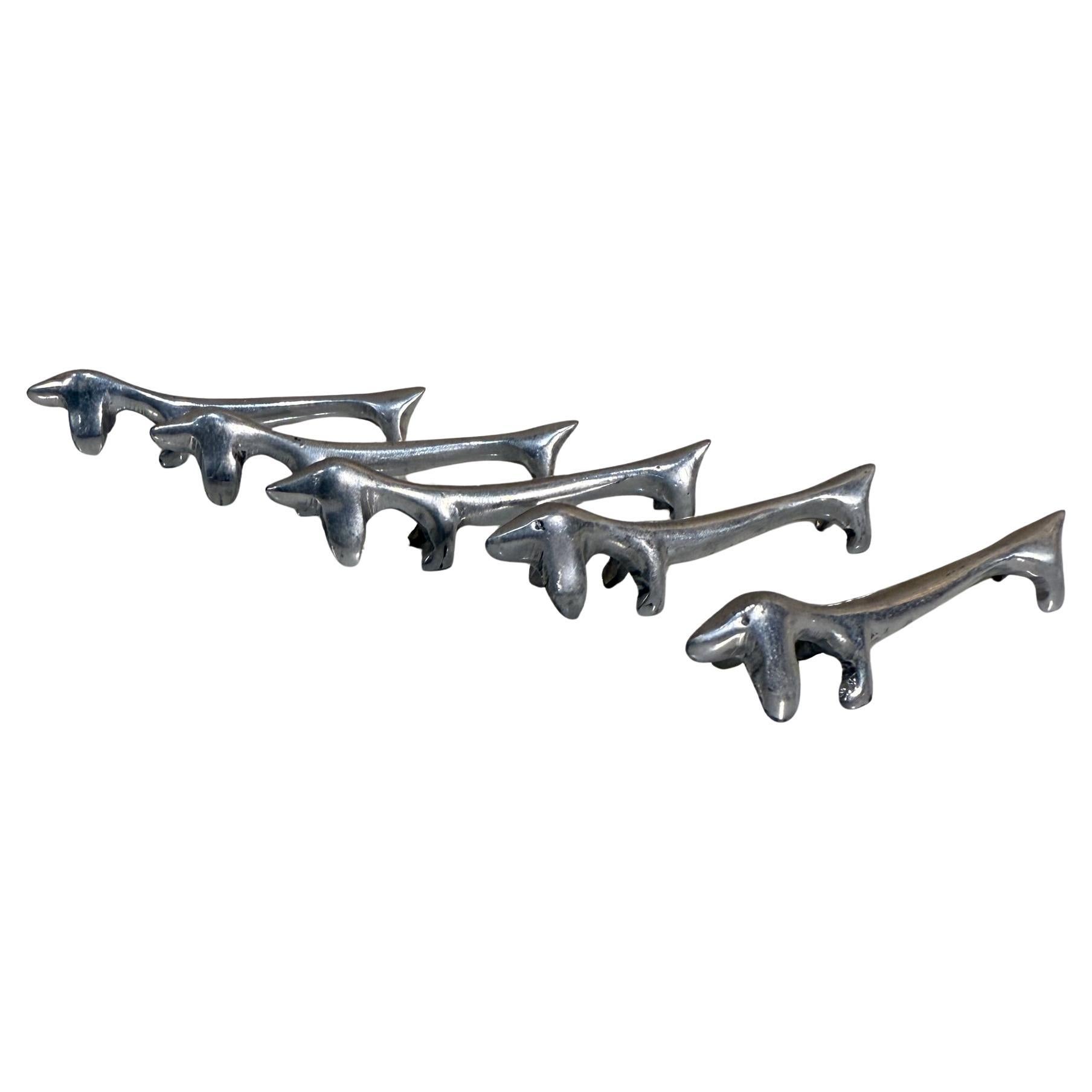 Set of Five Italian Vintage Silver-Plated Dachshund Dog Knife Rest Mid-Century (Repose-couteau en forme de teckel) en vente