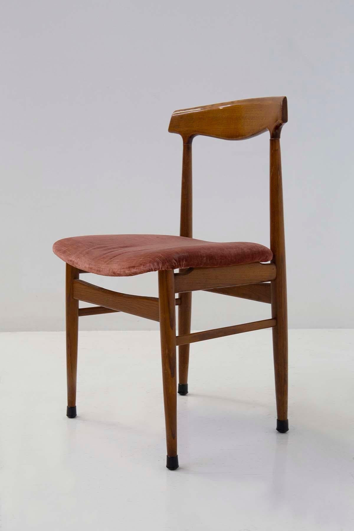 Set di cinque sedie italiane in legno e velluto in vendita 3