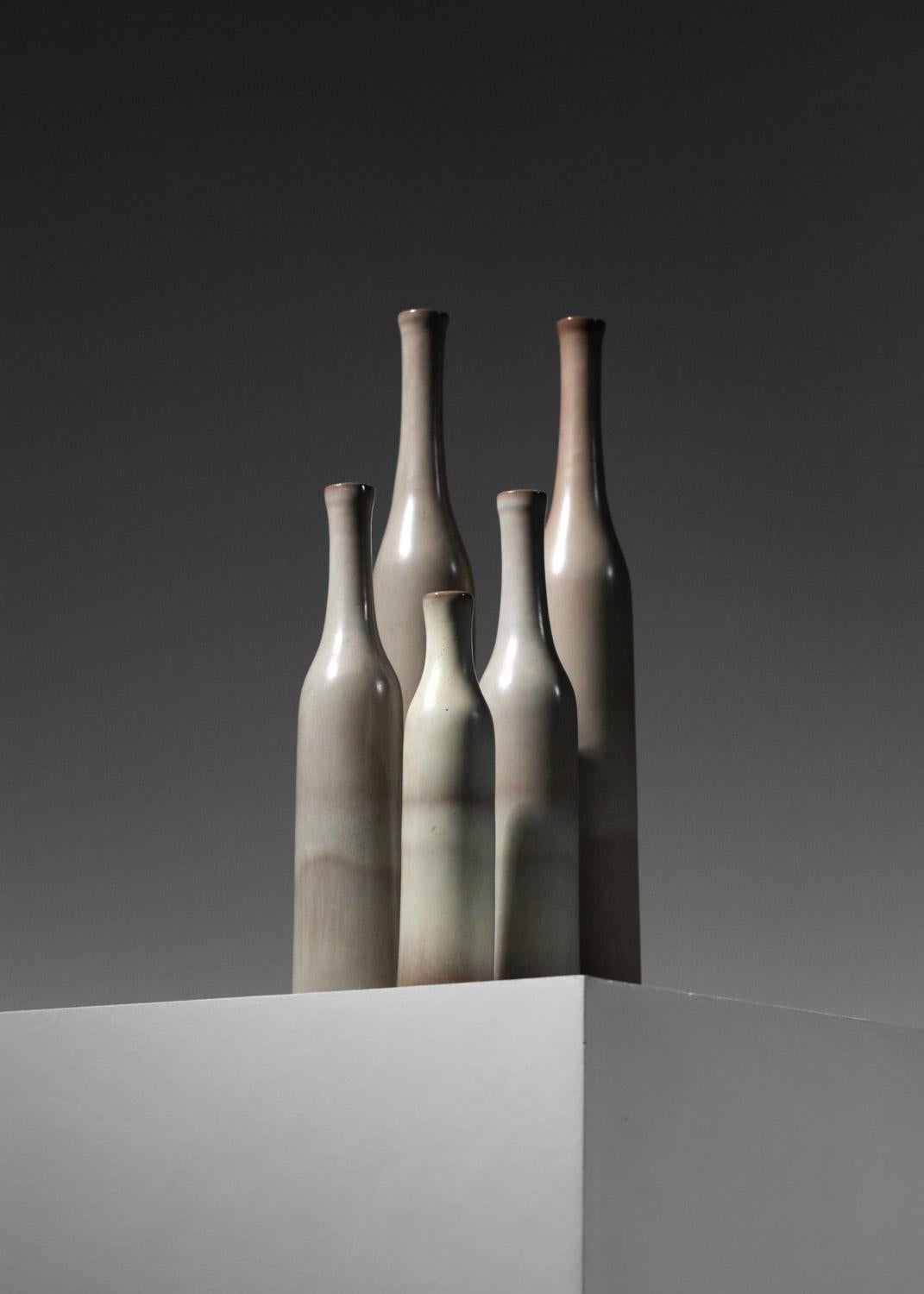 Mid-Century Modern ensemble de cinq vases en céramique émaillée grise de Jacques et Danièle Ruelland  en vente