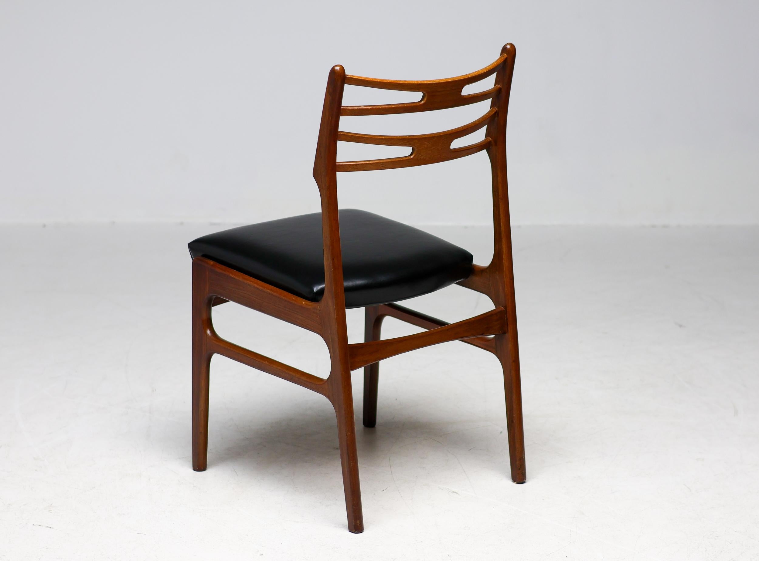Danois Ensemble de cinq chaises de salle à manger Johannes Andersen en vente