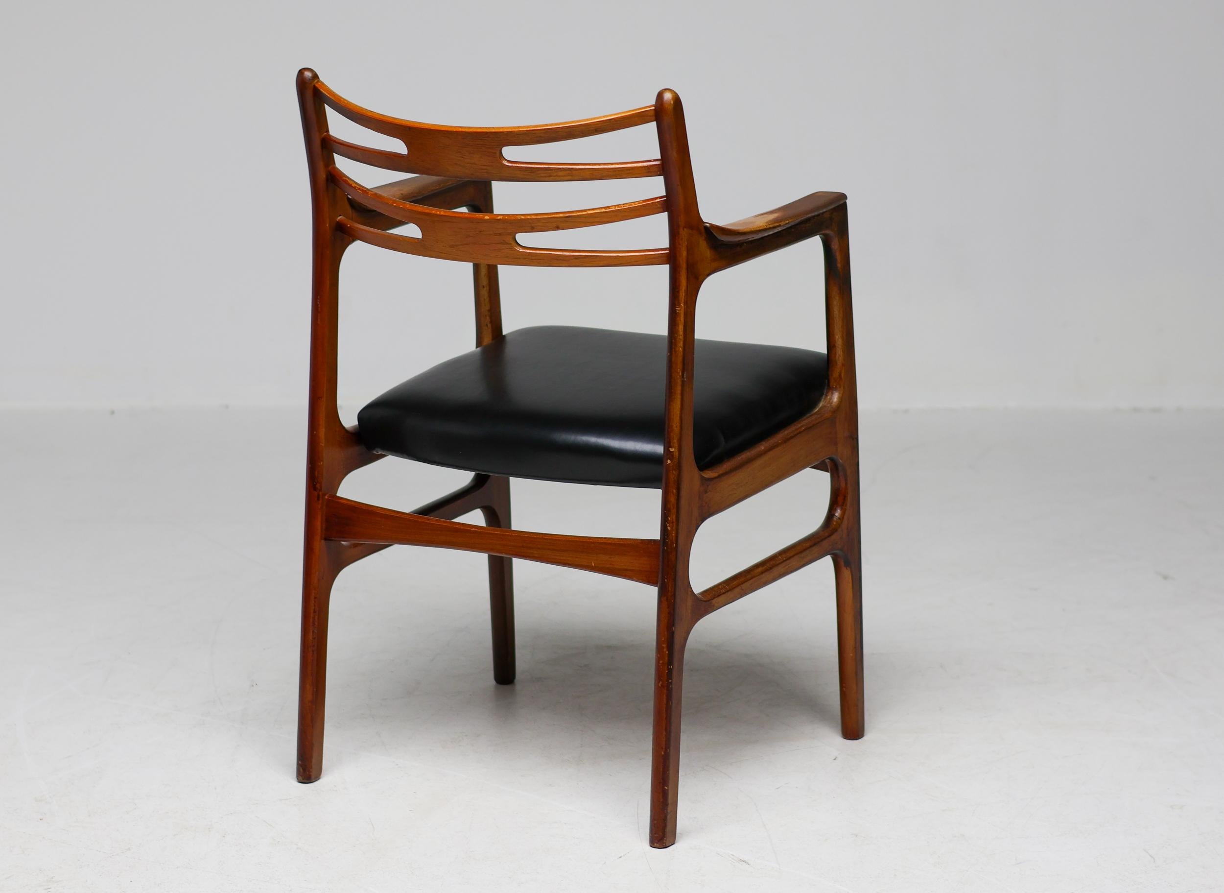 Naugahyde Ensemble de cinq chaises de salle à manger Johannes Andersen en vente