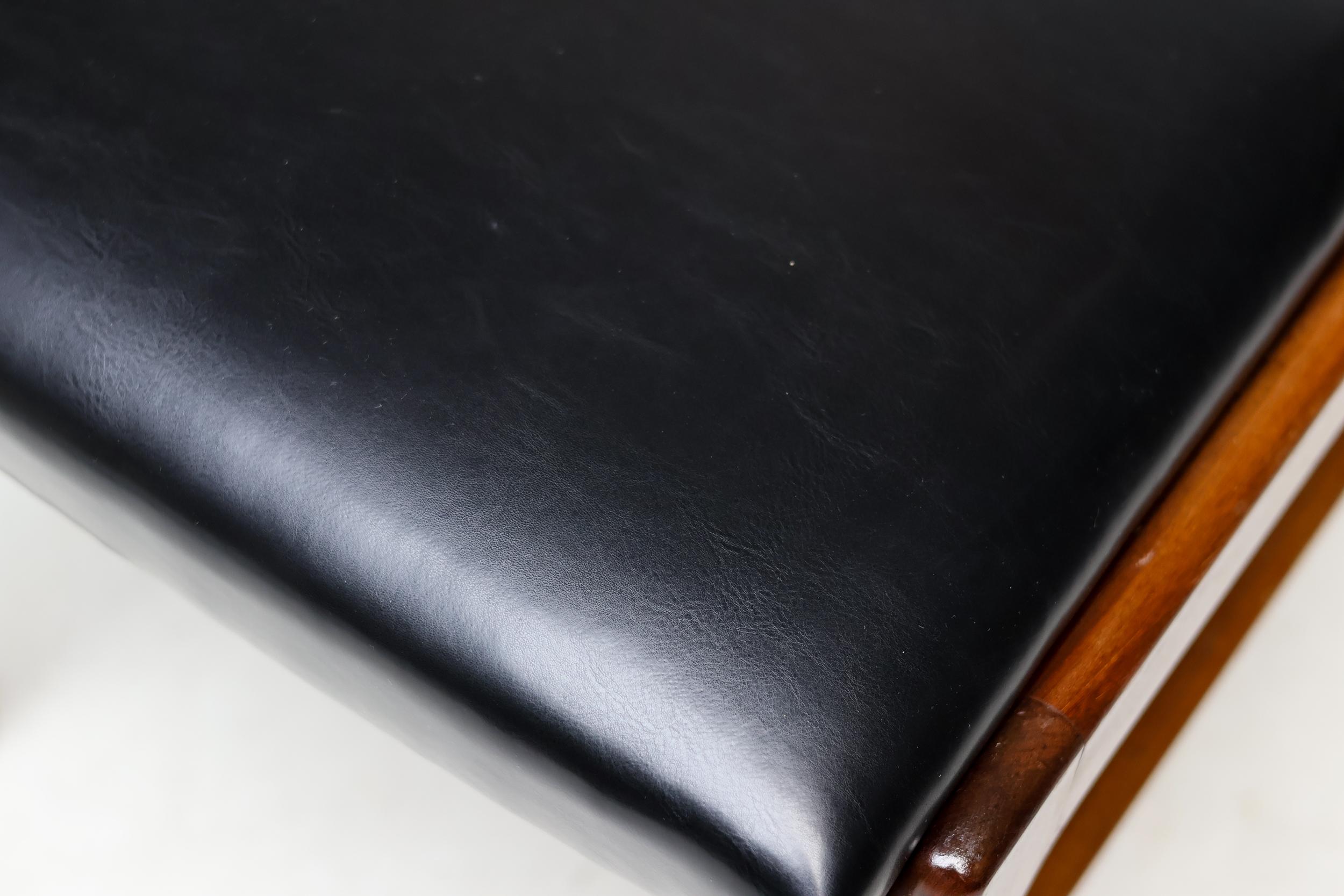 Ensemble de cinq chaises de salle à manger Johannes Andersen en vente 1