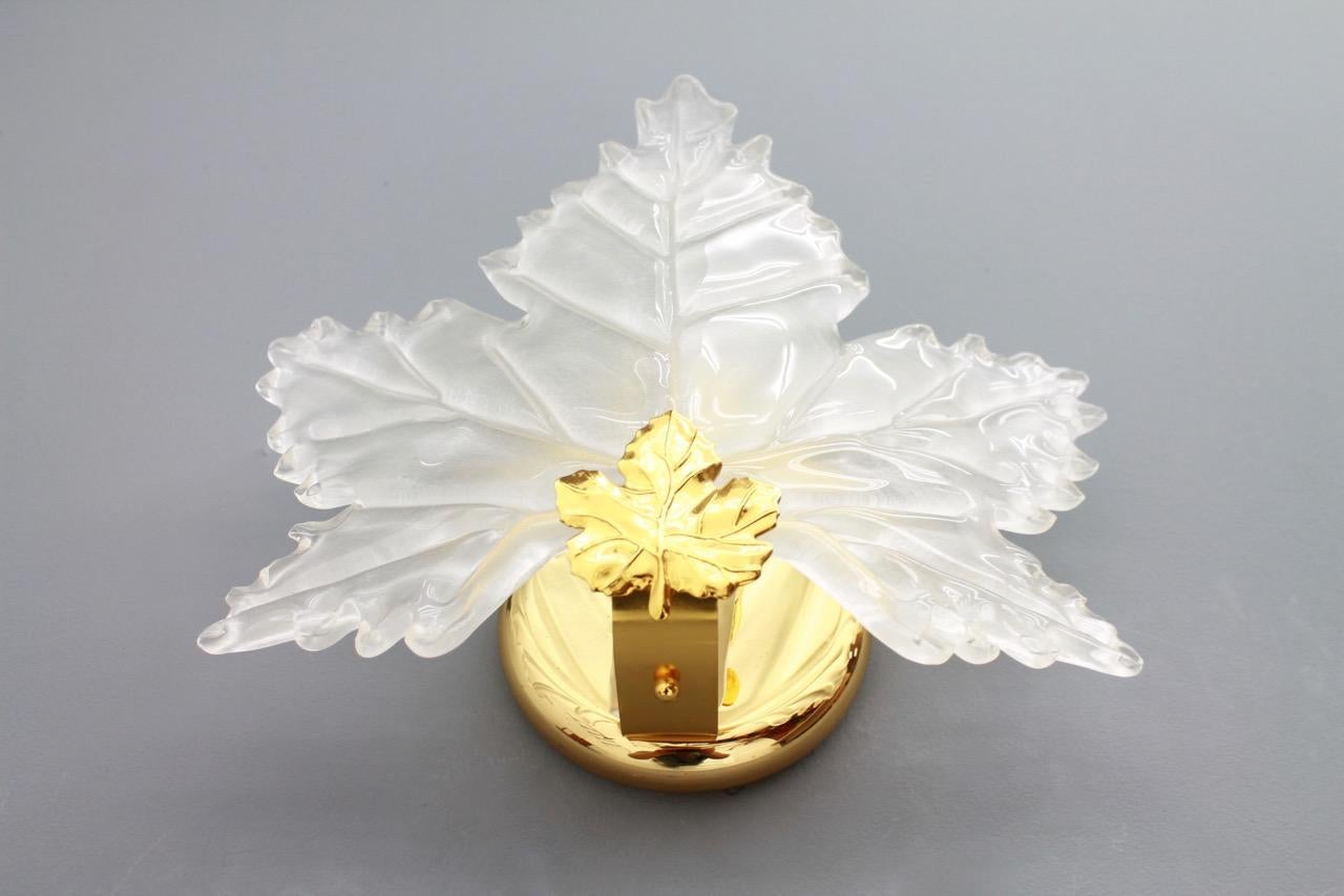 Mid-Century Modern One of Two Leaf Glass and Brass Wall Sconces Lights Italy 1970s Lalique Style For Sale