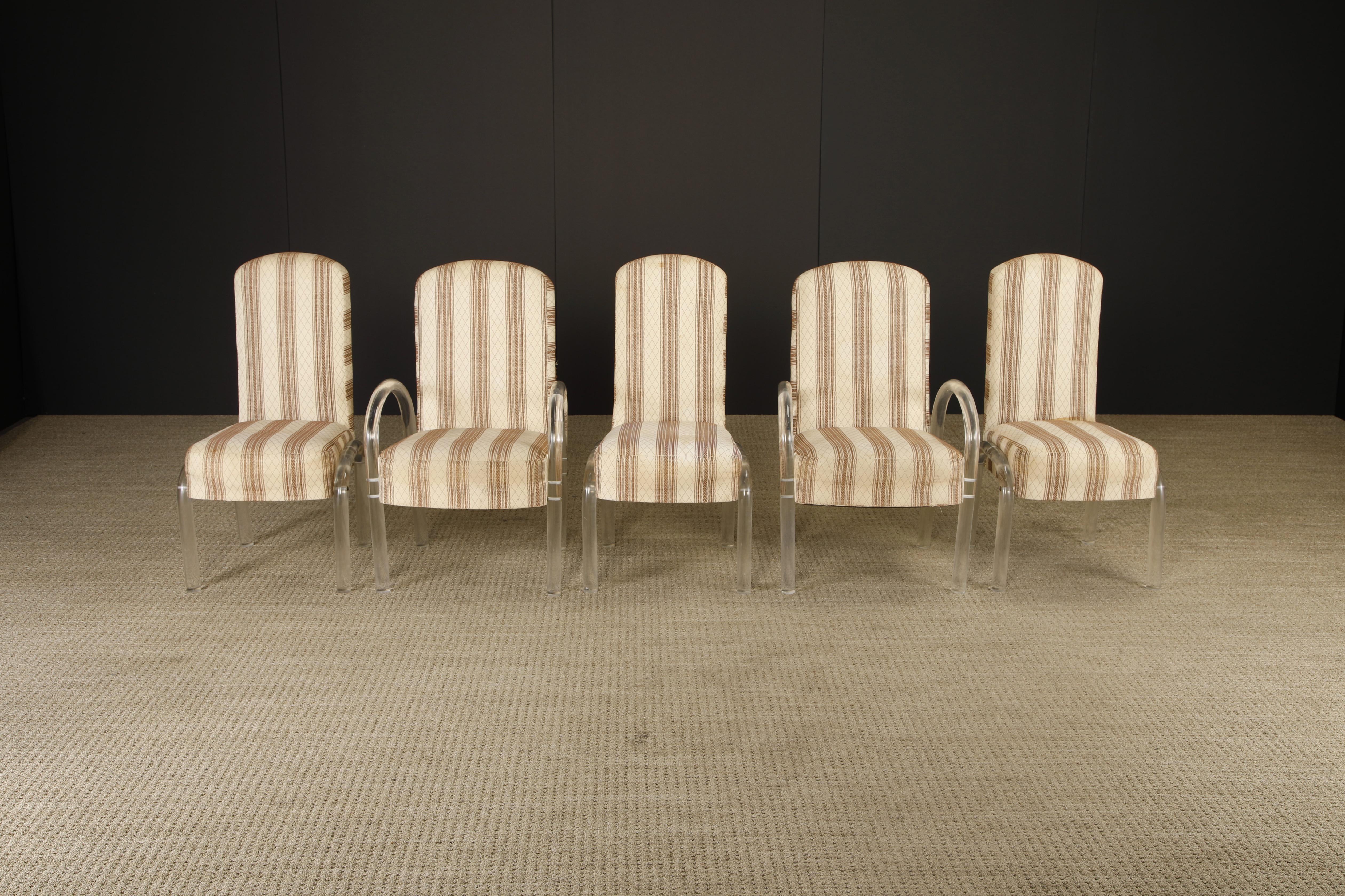 Postmoderne Ensemble de cinq chaises de salle à manger en cascade en lucite par I Hill Manufacturing, années 1980 en vente