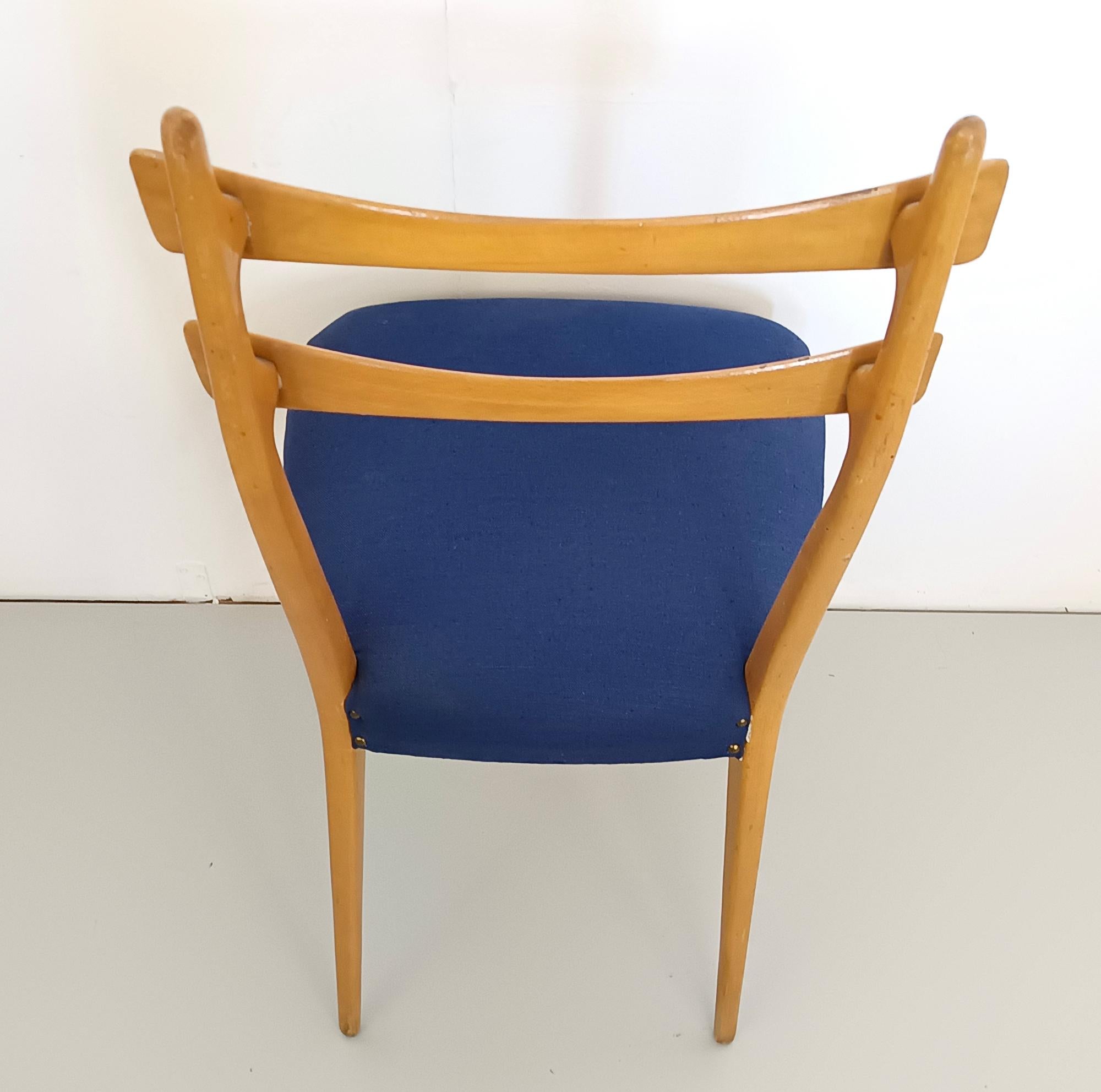Set di cinque sedie da pranzo in acero con tessuto blu oltremare, Italia in vendita 2