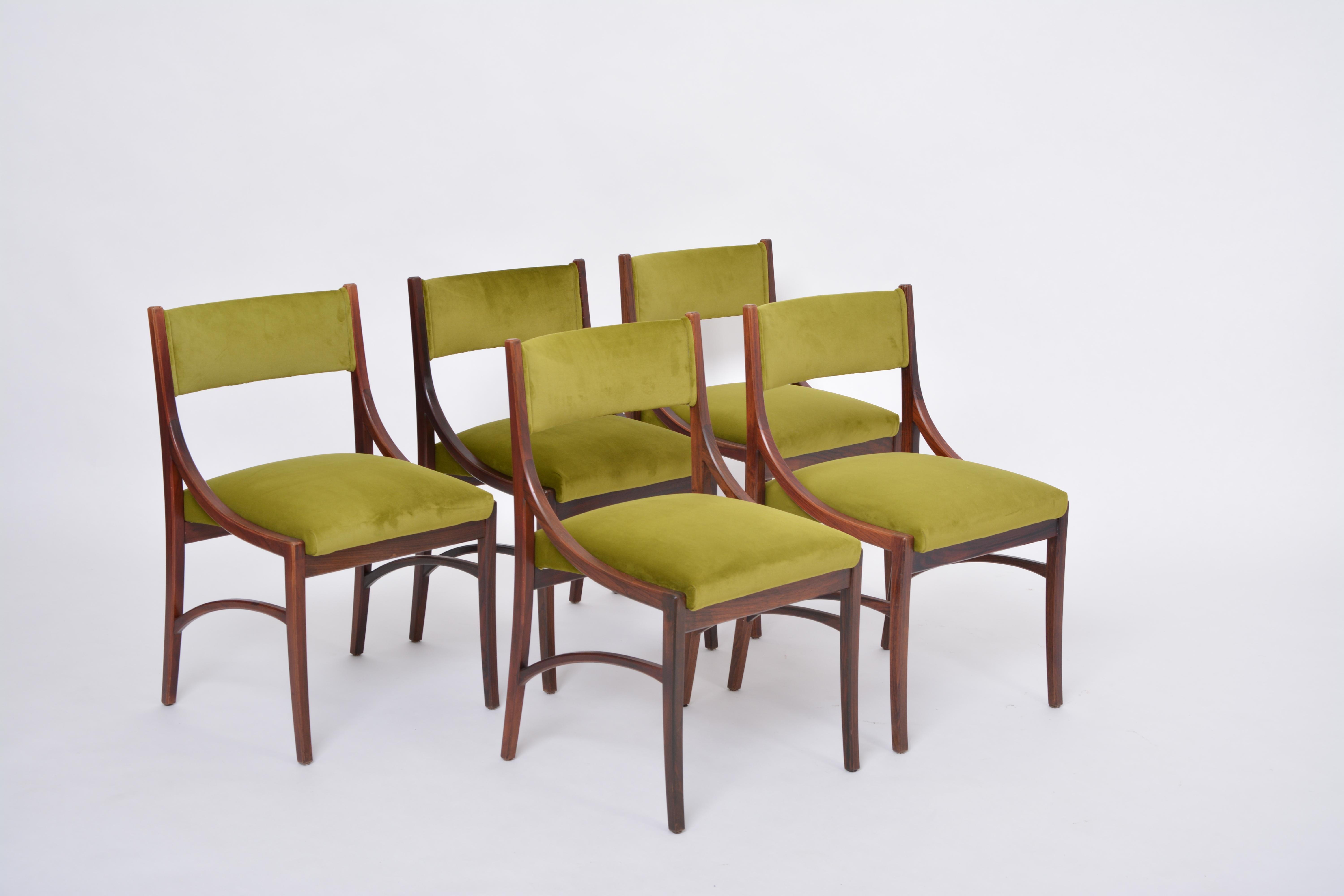 Satz von fünf grünen neu gepolsterten Esszimmerstühlen von Ico Parisi, Mid-Century Modern  (Italienisch) im Angebot