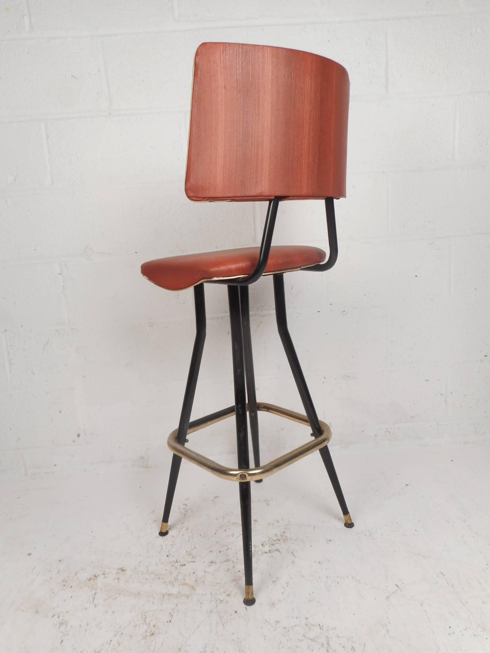 Set of Five Mid-Century Modern Swivel Bar Stools In Good Condition In Brooklyn, NY