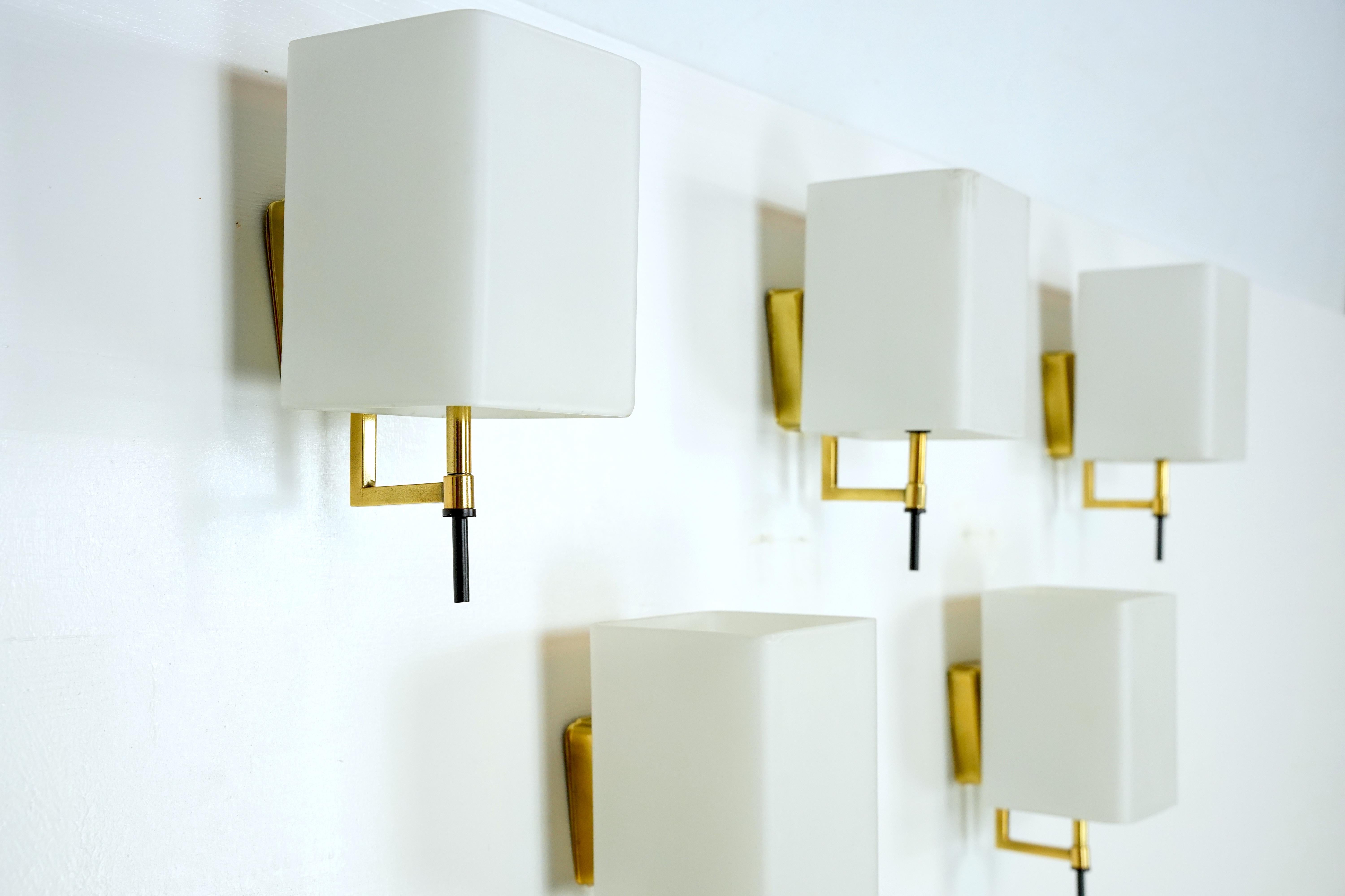 Set of five Mid-century sconces by Stilnovo. Italy 1950s In Good Condition For Sale In Catania, CT