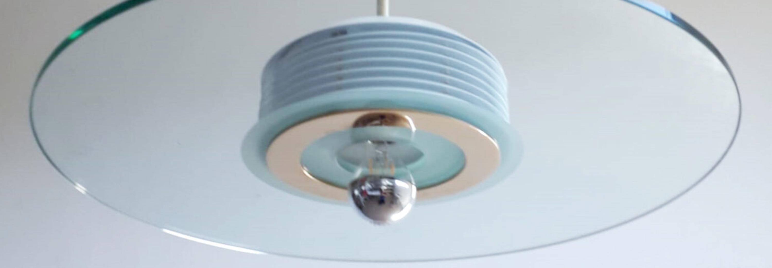 Fin du 20e siècle Ensemble de cinq appliques semi-flush du milieu du siècle par Fratelli Martini . Italie, années 1970. en vente