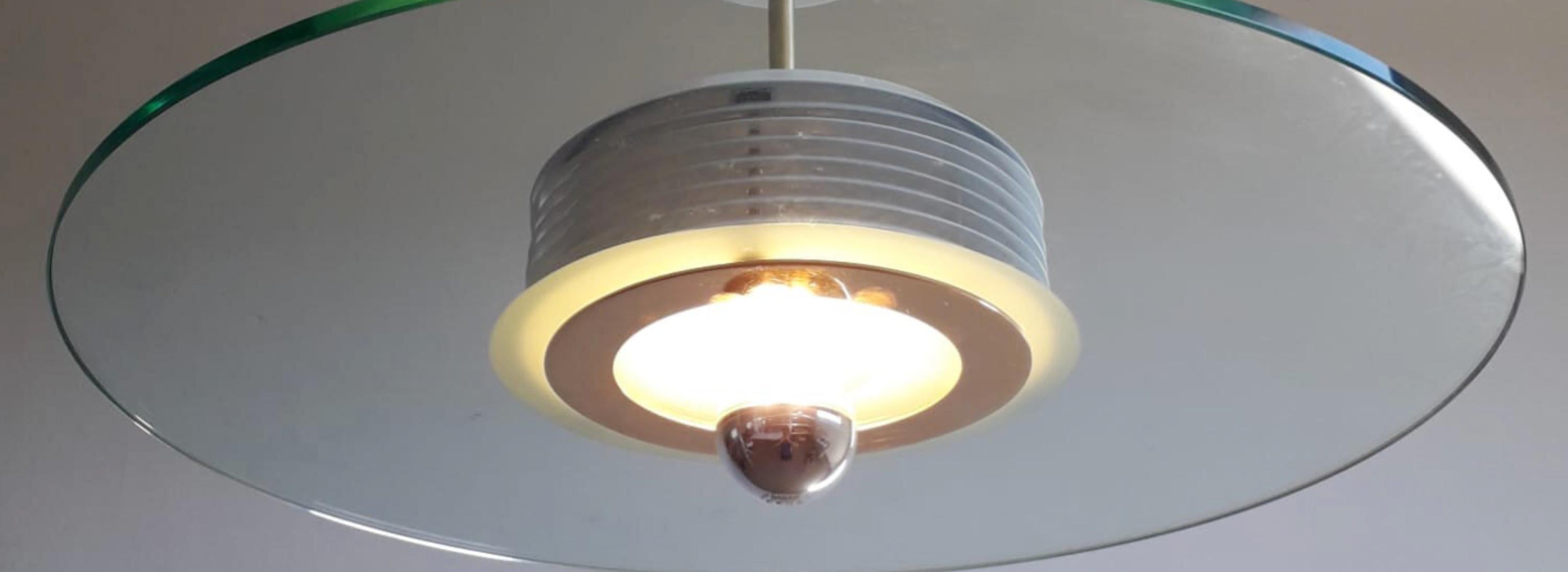 Verre Ensemble de cinq appliques semi-flush du milieu du siècle par Fratelli Martini . Italie, années 1970. en vente