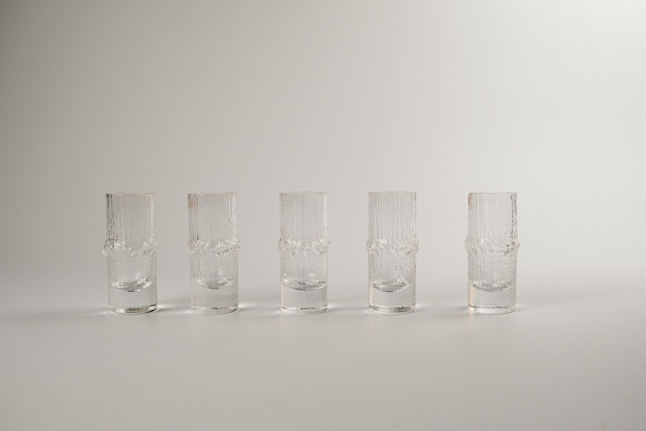 Ensemble de cinq verres à glace « Nina » de Tapio Wirkkala, datant du milieu du siècle dernier, pour Iittala, Finlande en vente 7