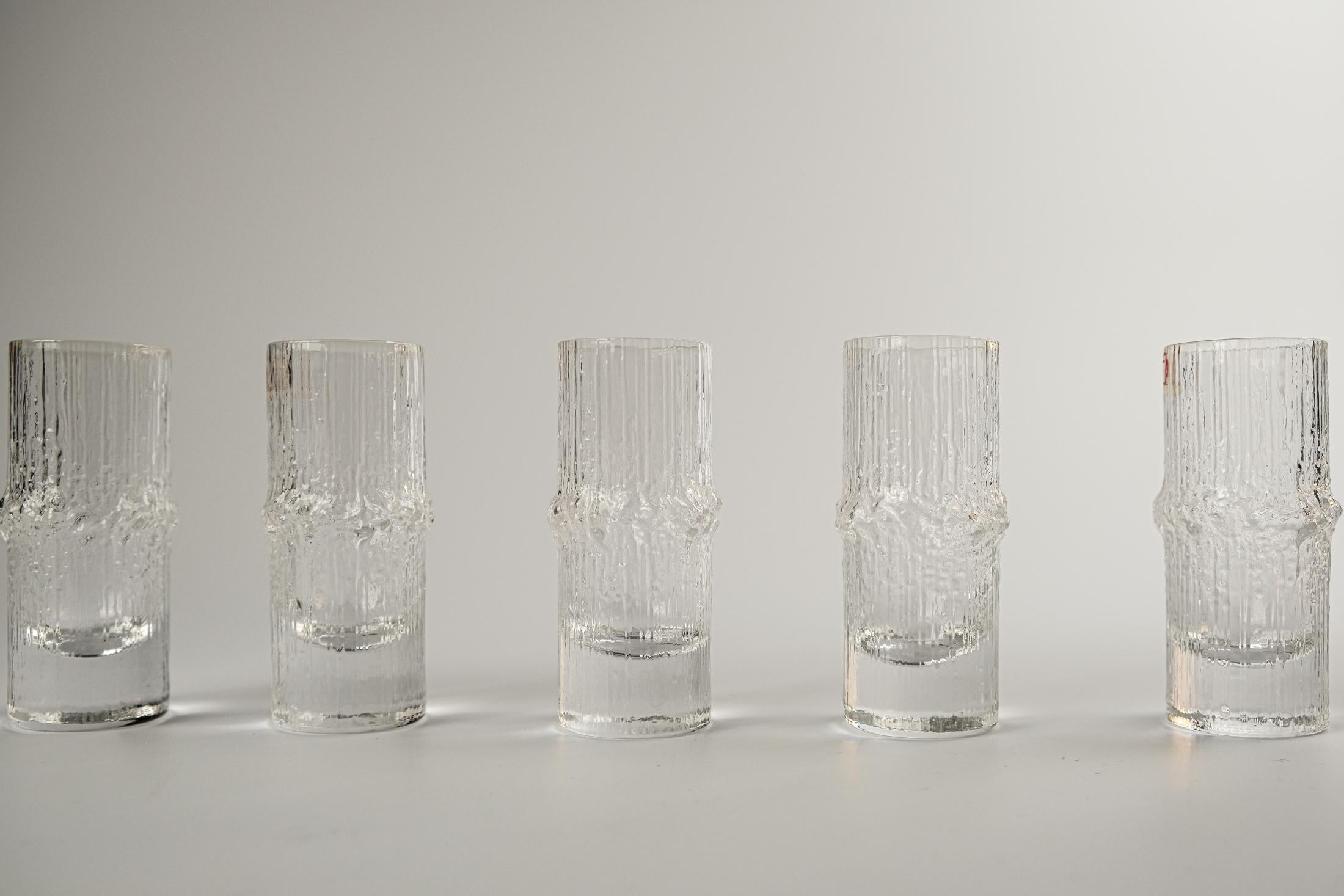 Finlandais Ensemble de cinq verres à glace « Nina » de Tapio Wirkkala, datant du milieu du siècle dernier, pour Iittala, Finlande en vente