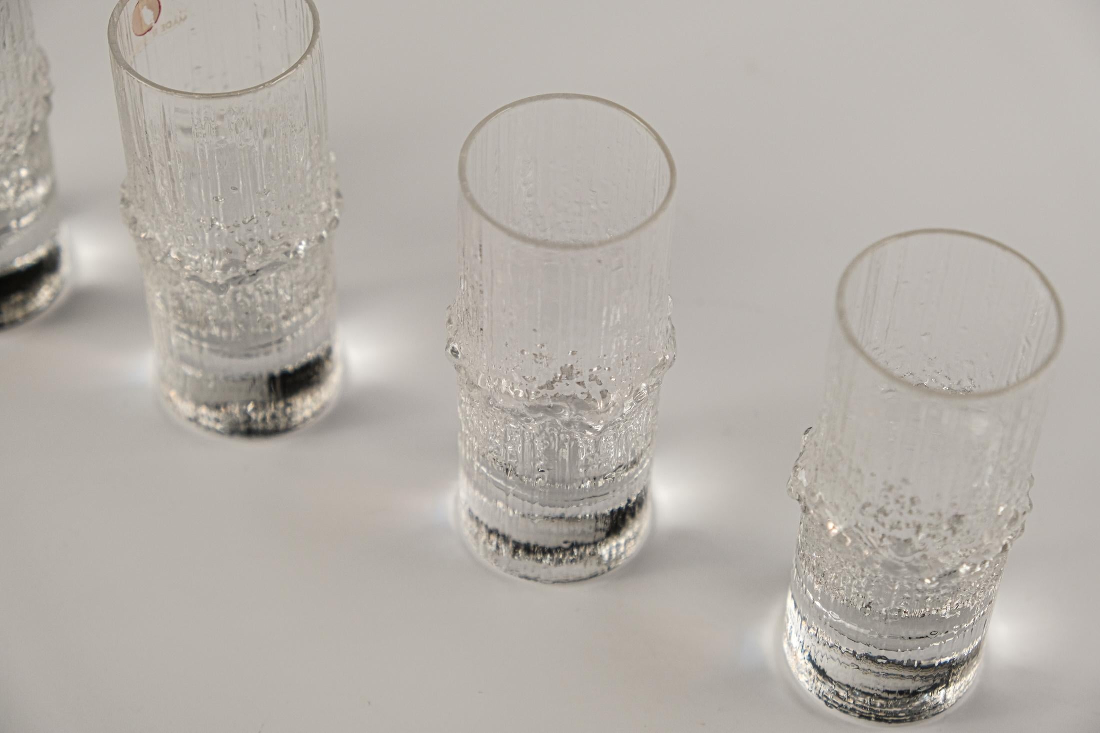 20ième siècle Ensemble de cinq verres à glace « Nina » de Tapio Wirkkala, datant du milieu du siècle dernier, pour Iittala, Finlande en vente