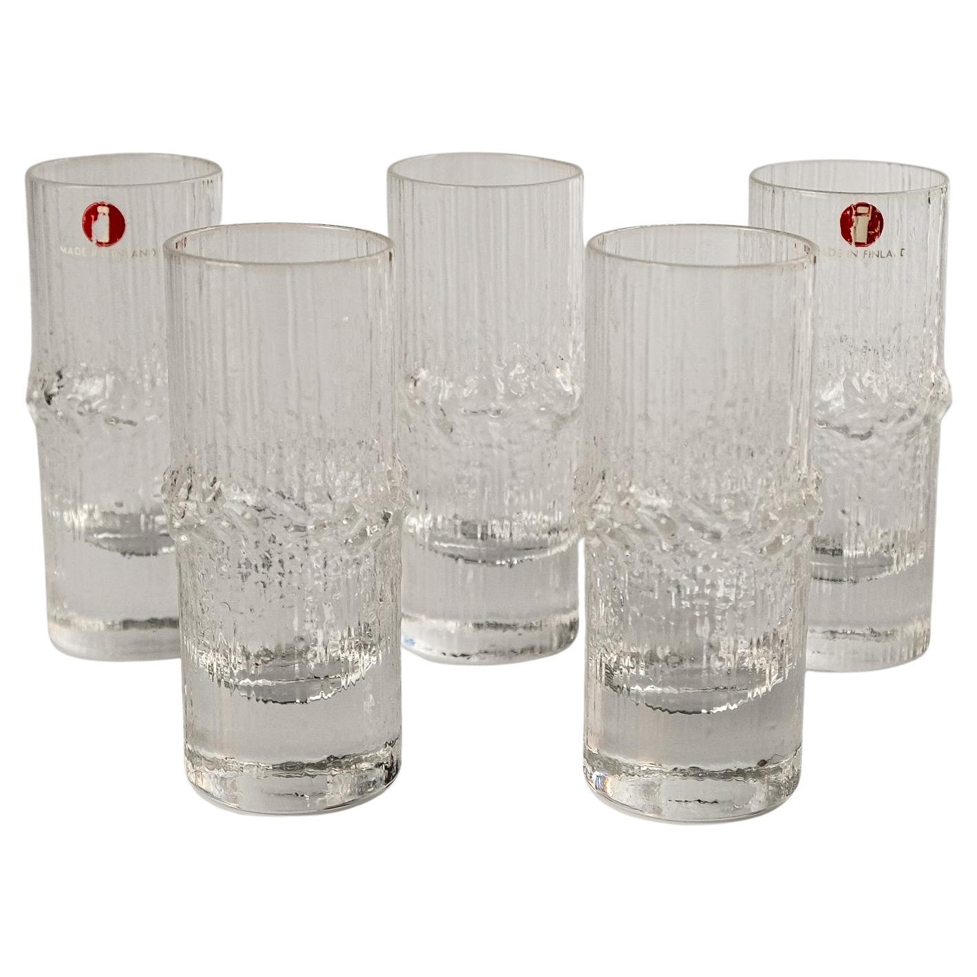 Juego de cinco vasos de chupito Tapio Wirkkala "Niva" de mediados de siglo para Iittala, Finlandia