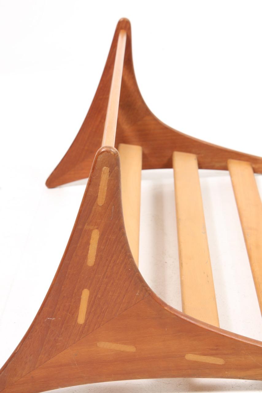 Set of five floating wall shelves, designed by Børge Mogensen. Great original condition.

  