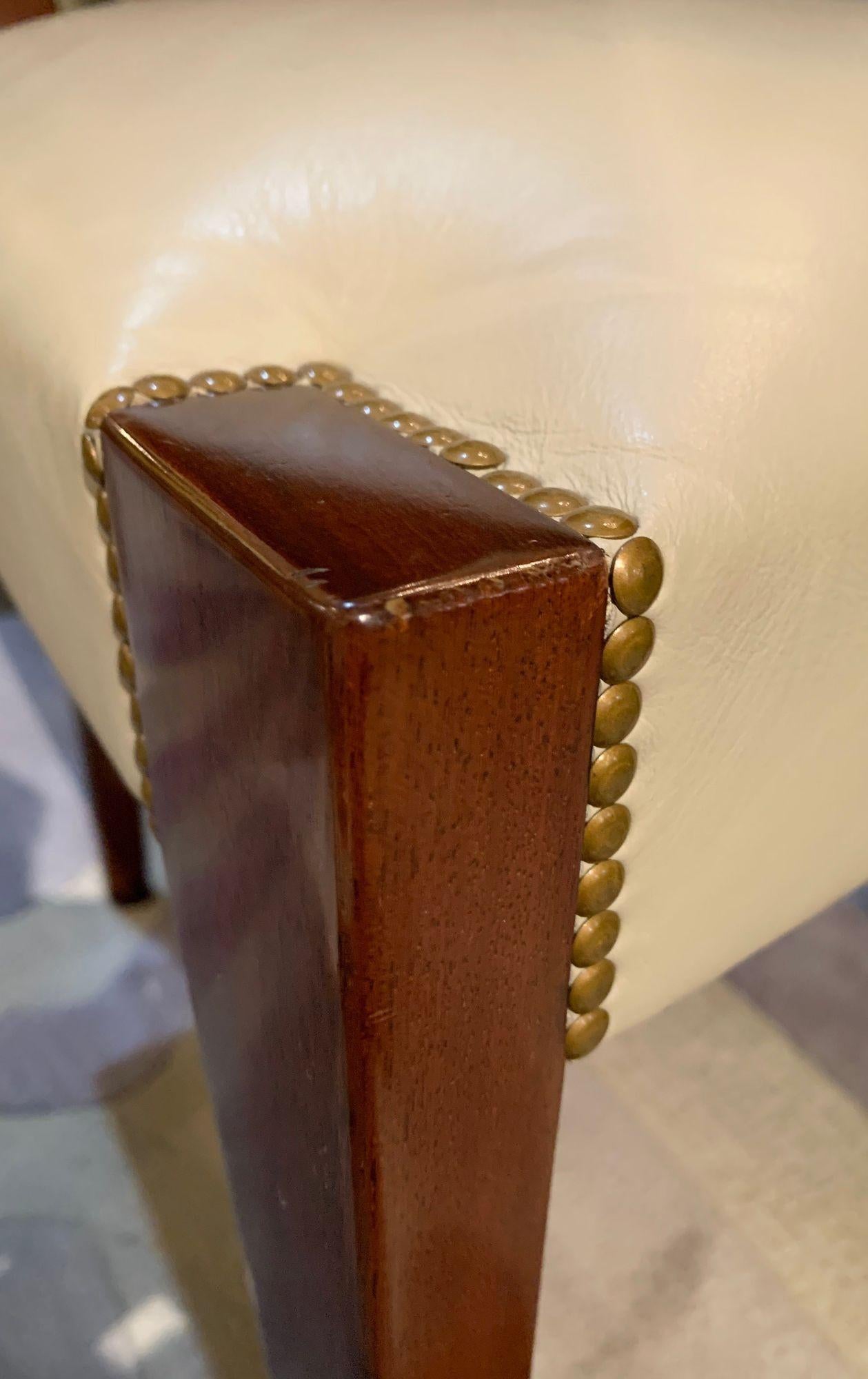 Ensemble de cinq chaises de salle à manger / chaises d'appoint françaises de style Andre Modernity du milieu du siècle dernier en vente 4