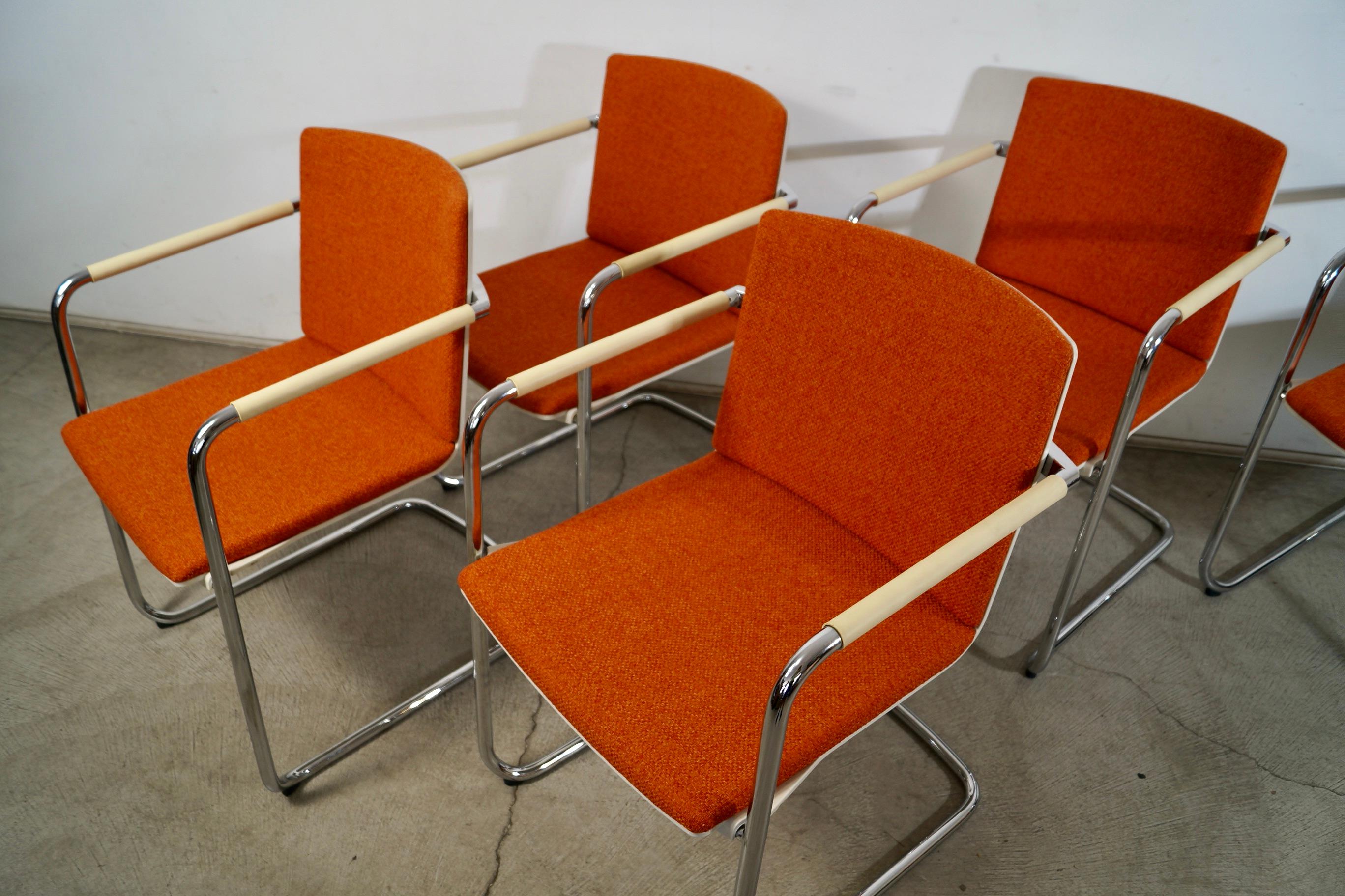 Juego de cinco sillones cantilever cromados estilo Milo Baughman en venta 4