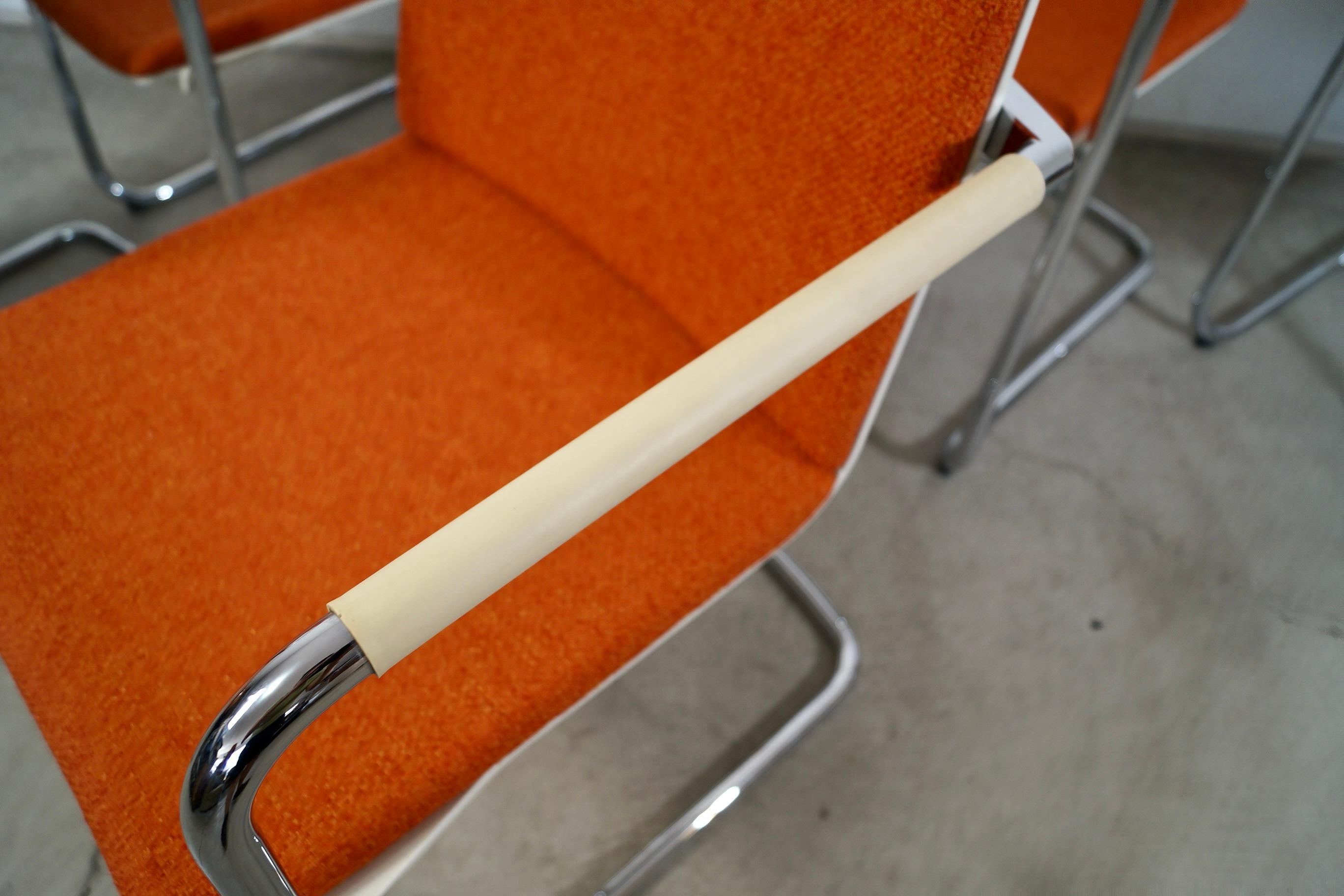 Juego de cinco sillones cantilever cromados estilo Milo Baughman en venta 5