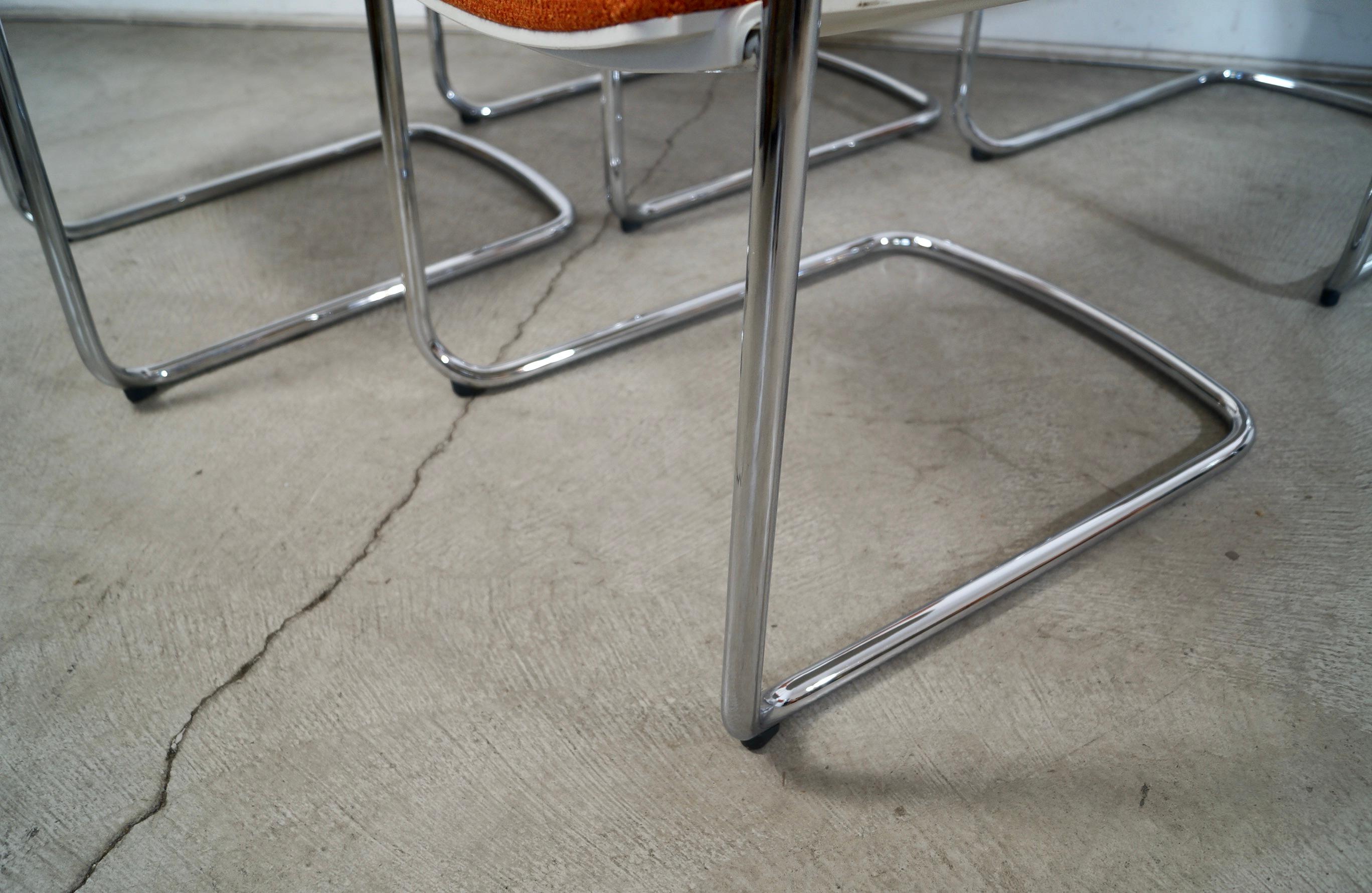 Juego de cinco sillones cantilever cromados estilo Milo Baughman en venta 6