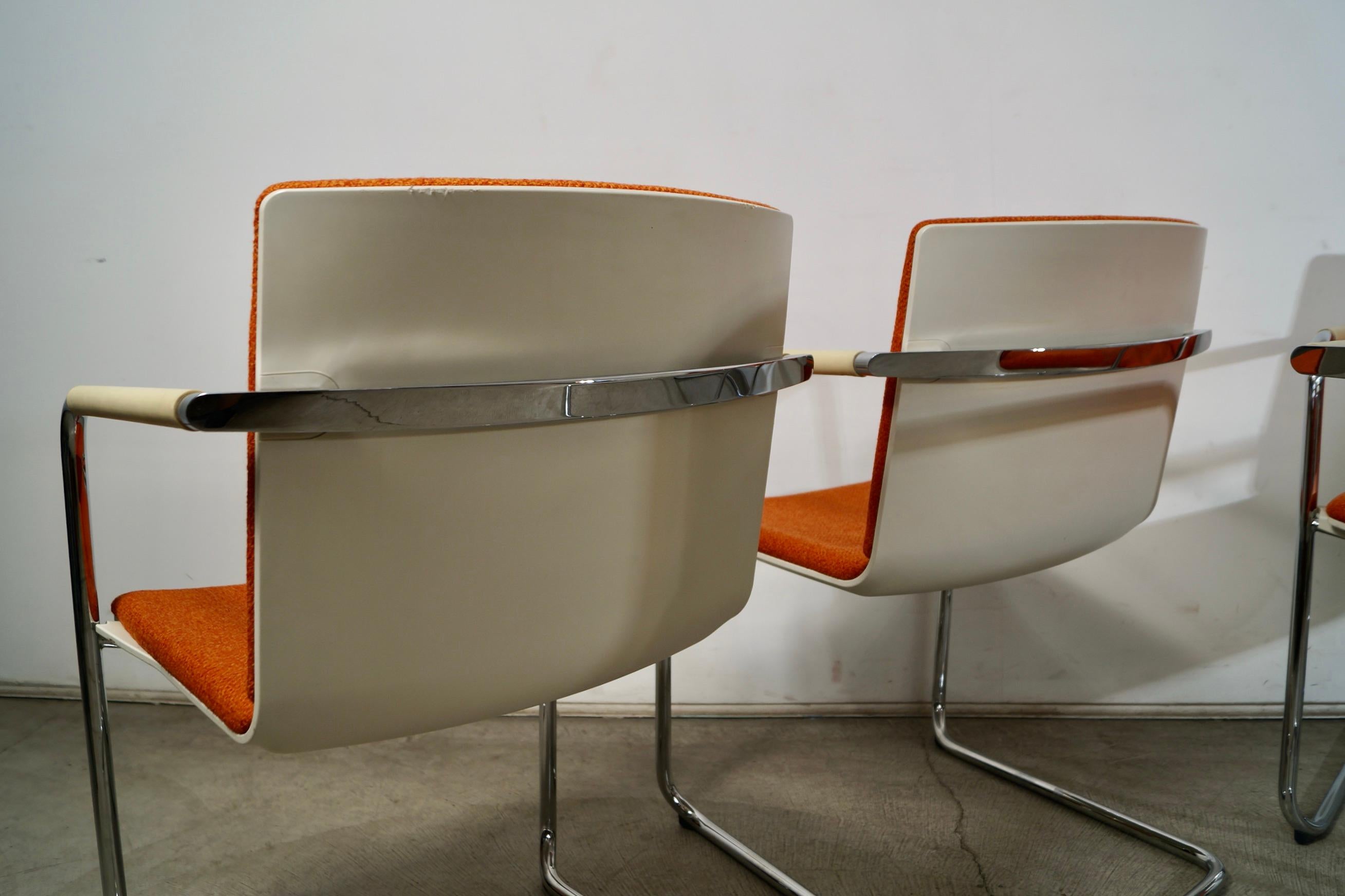 Juego de cinco sillones cantilever cromados estilo Milo Baughman en venta 9